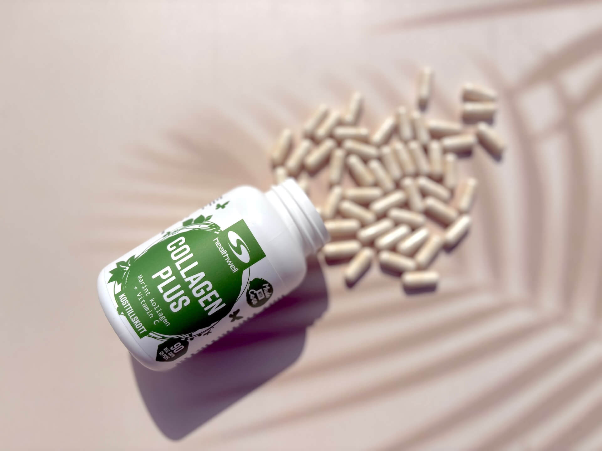 Åben Healthwell Collagen Plus på bord
