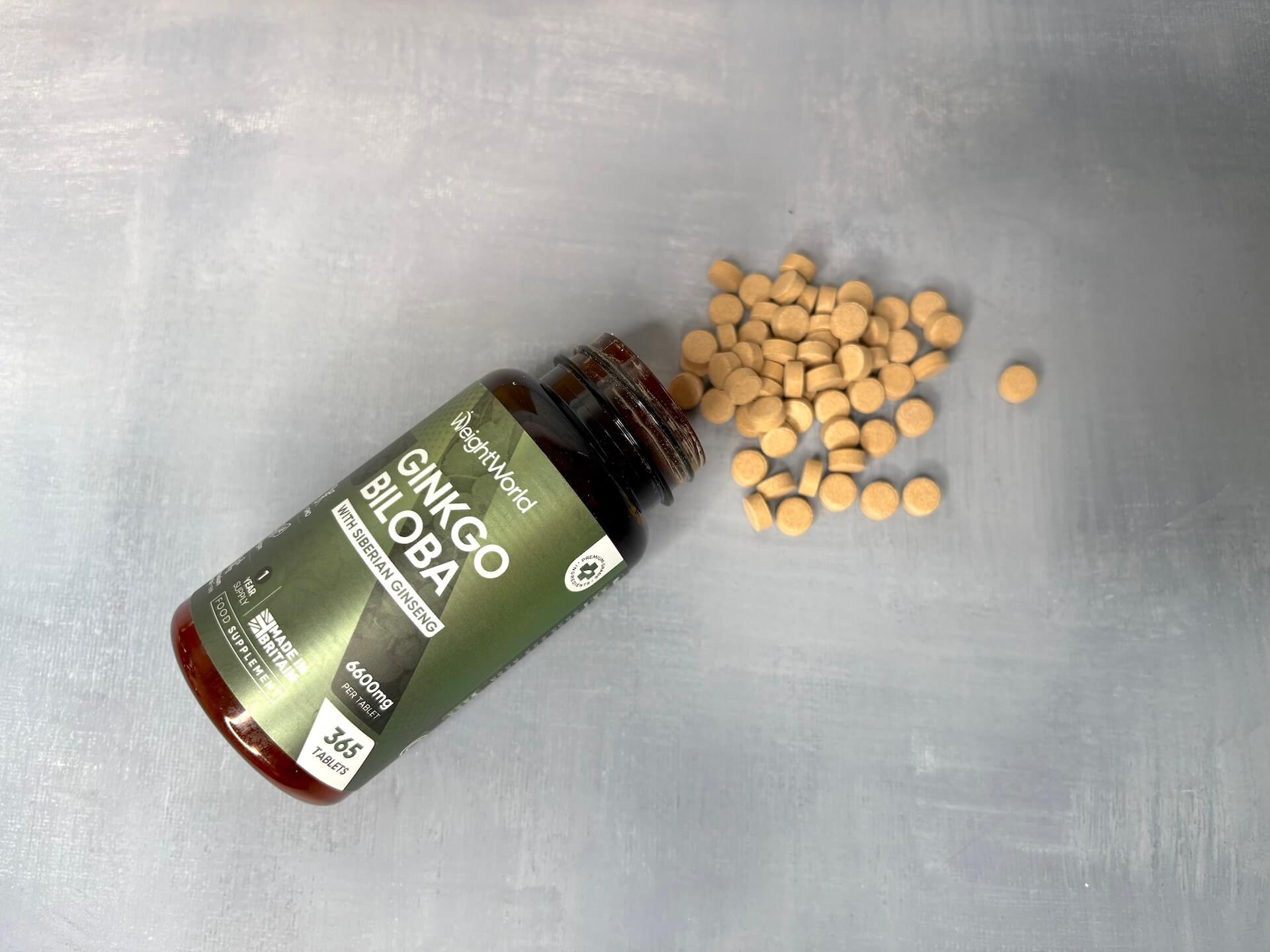 Åben WeightWorld Ginkgo Biloba på bord med tabletter