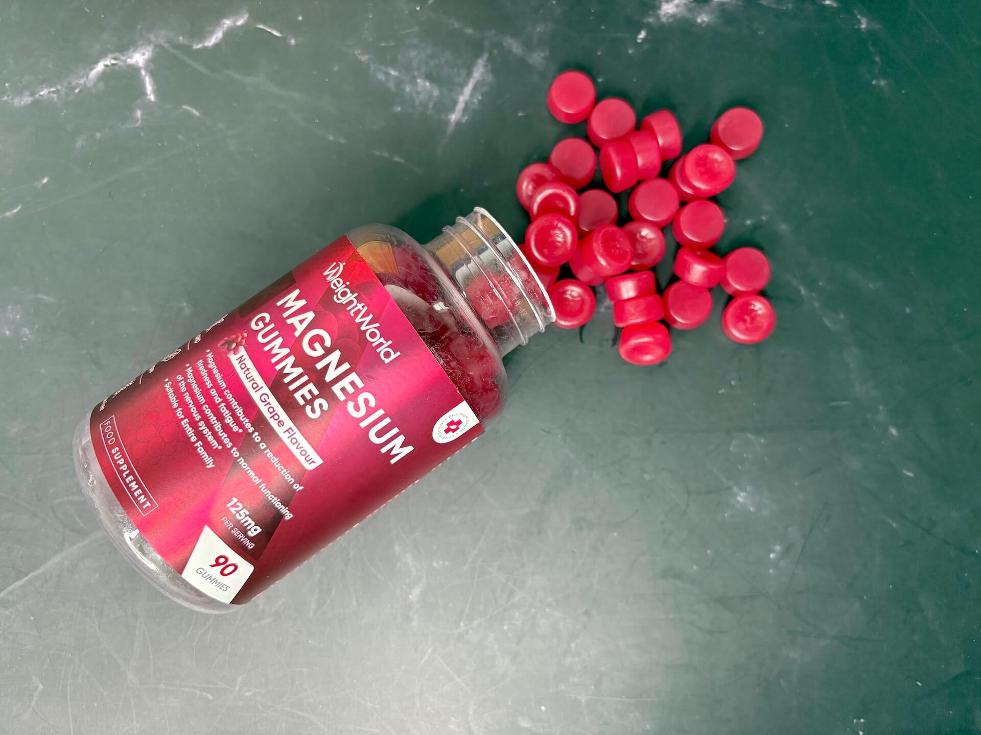 Åben WeightWorld Magnesium Gummies på bord