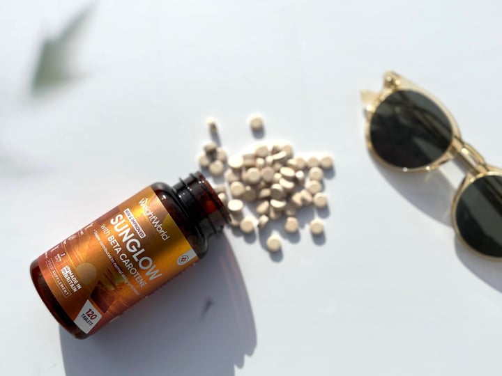 Åben WeightWorld Sunglow selvbruner kosttilskud på bord