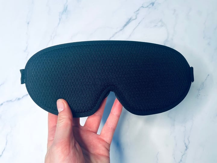 anew sleep sovemaske i hånd