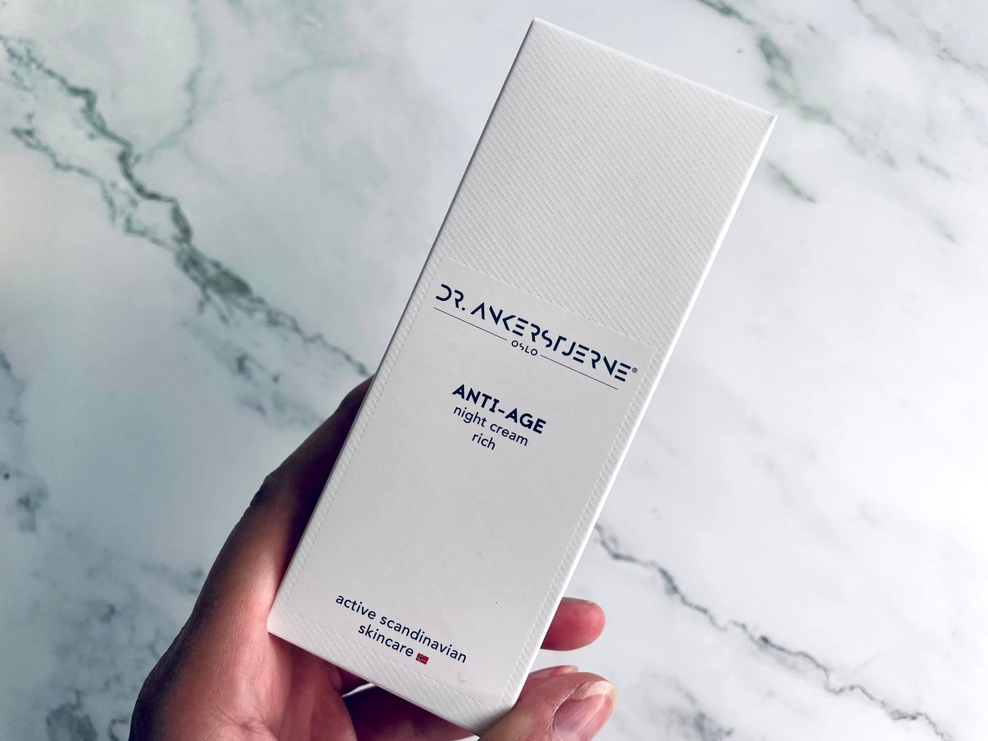 ANTI-AGE nightcream rich i tilhørende kasse i hånd