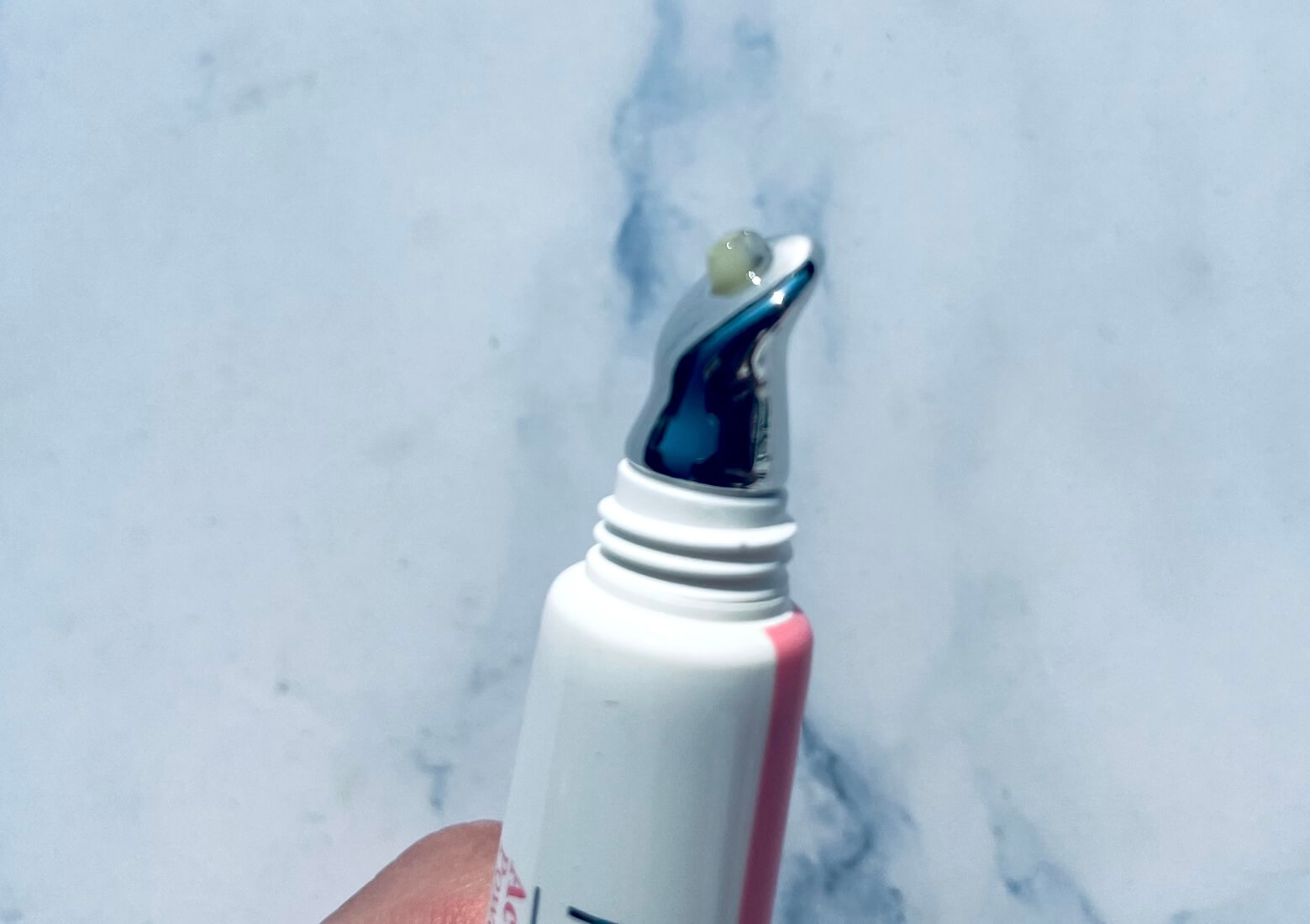 Applikator med øjengel på Retinol by Robanda Active Renewal Eye Gel