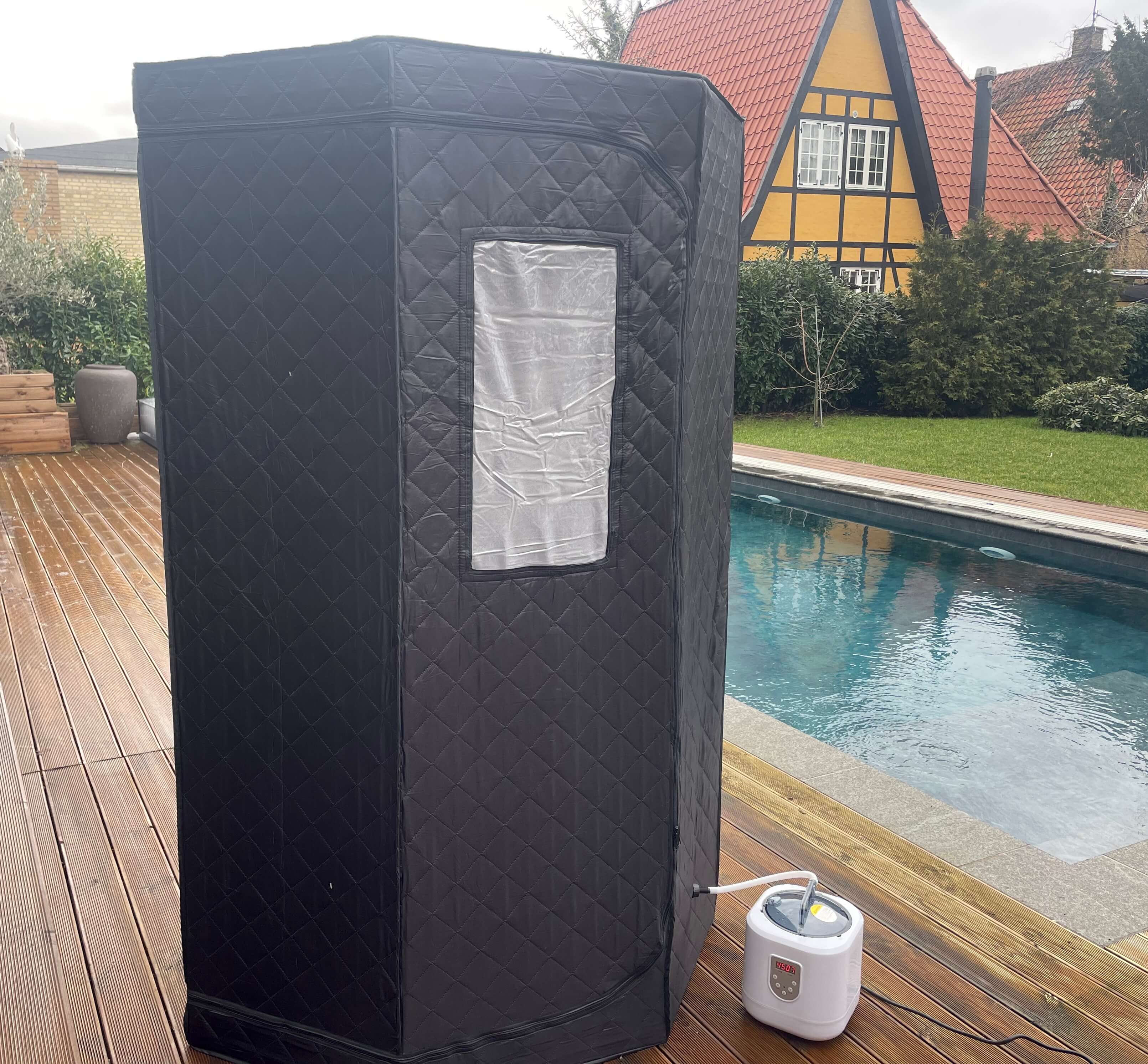 Arctic Recovery dampsauna på terrasse ved pool