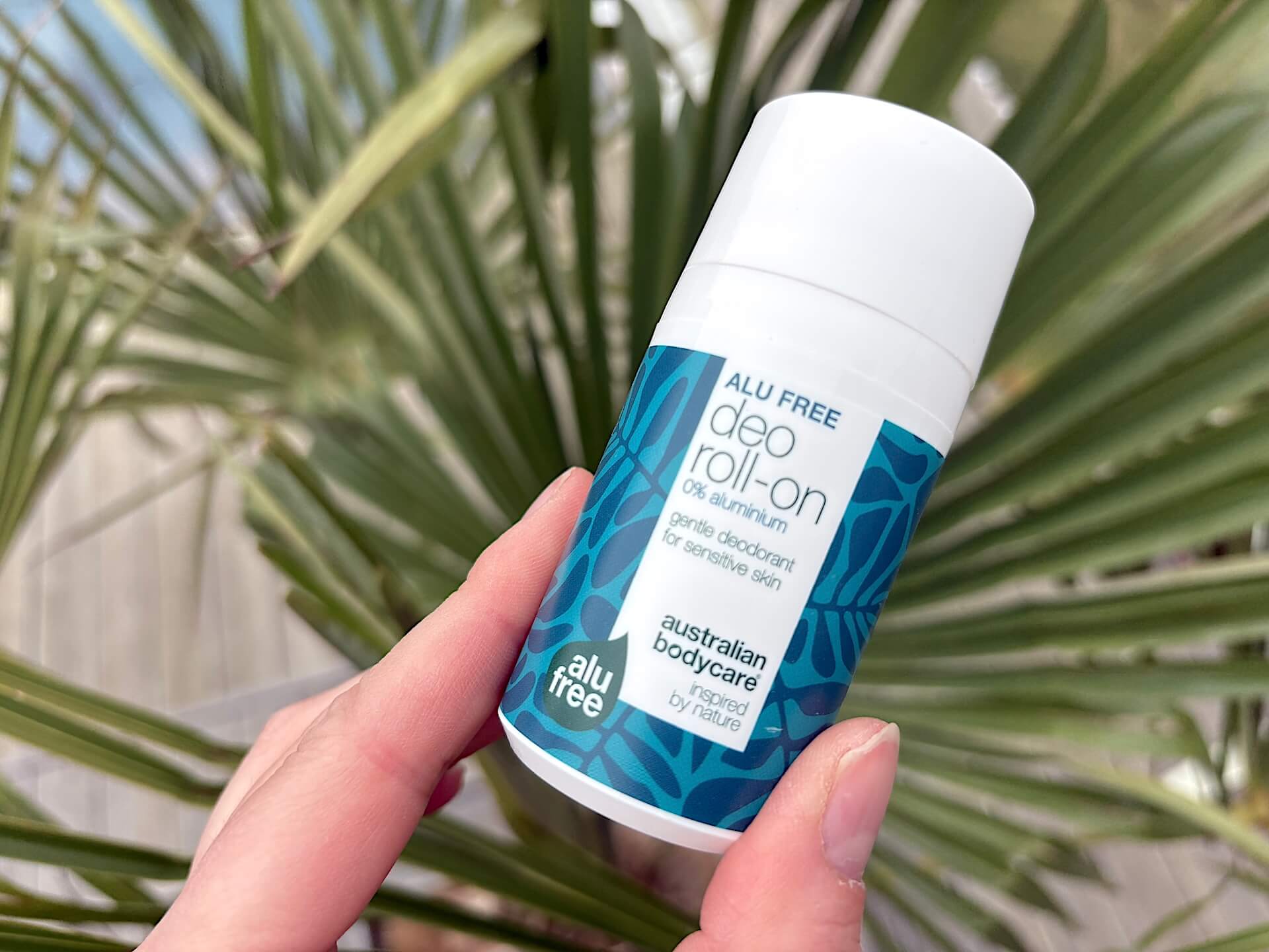 Australian Bodycare Alu Free Deo Roll-On i hånd