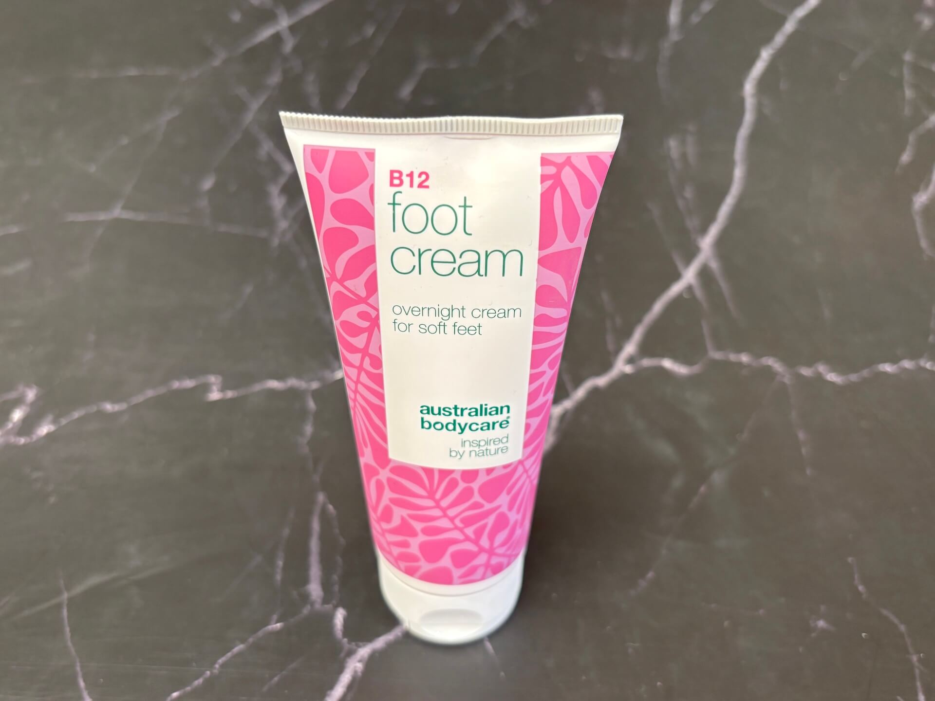 Australian Bodycare B12 Foot Cream på bord