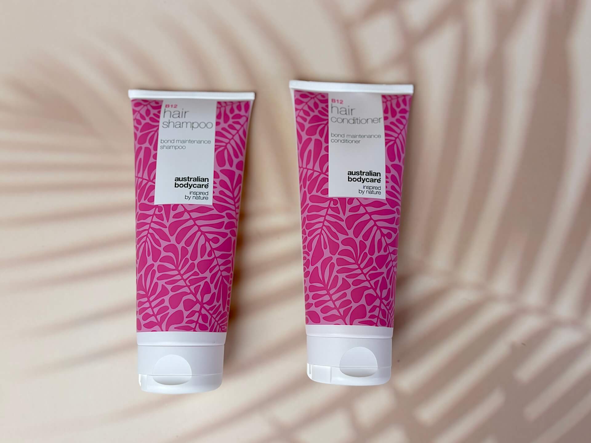 Australian Bodycare B12 Hair Shampoo ved siden af conditioner