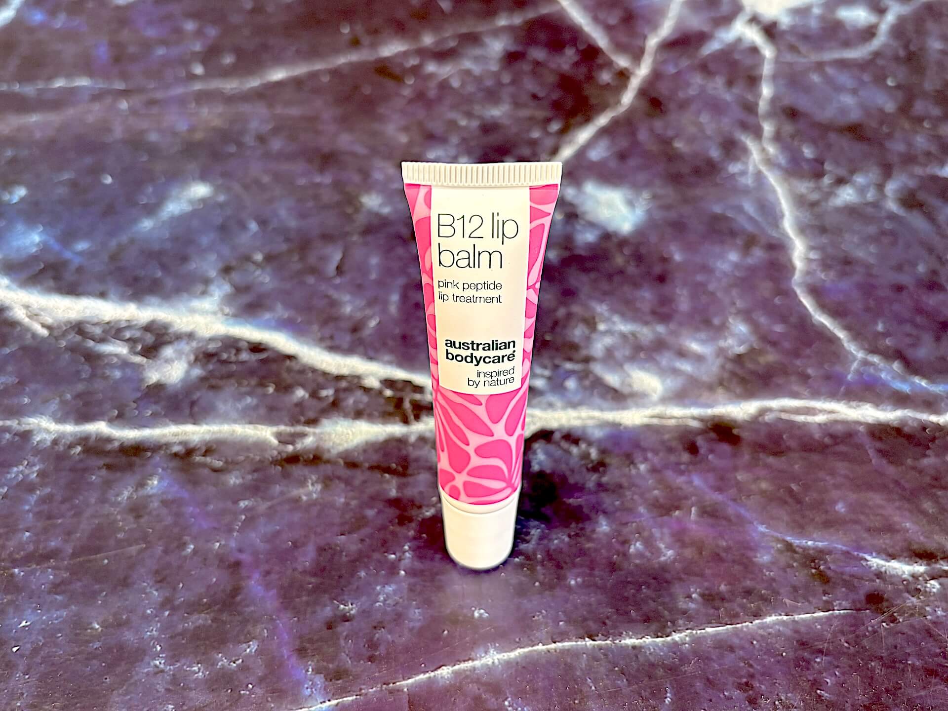Australian Bodycare B12 Lip Balm på bord