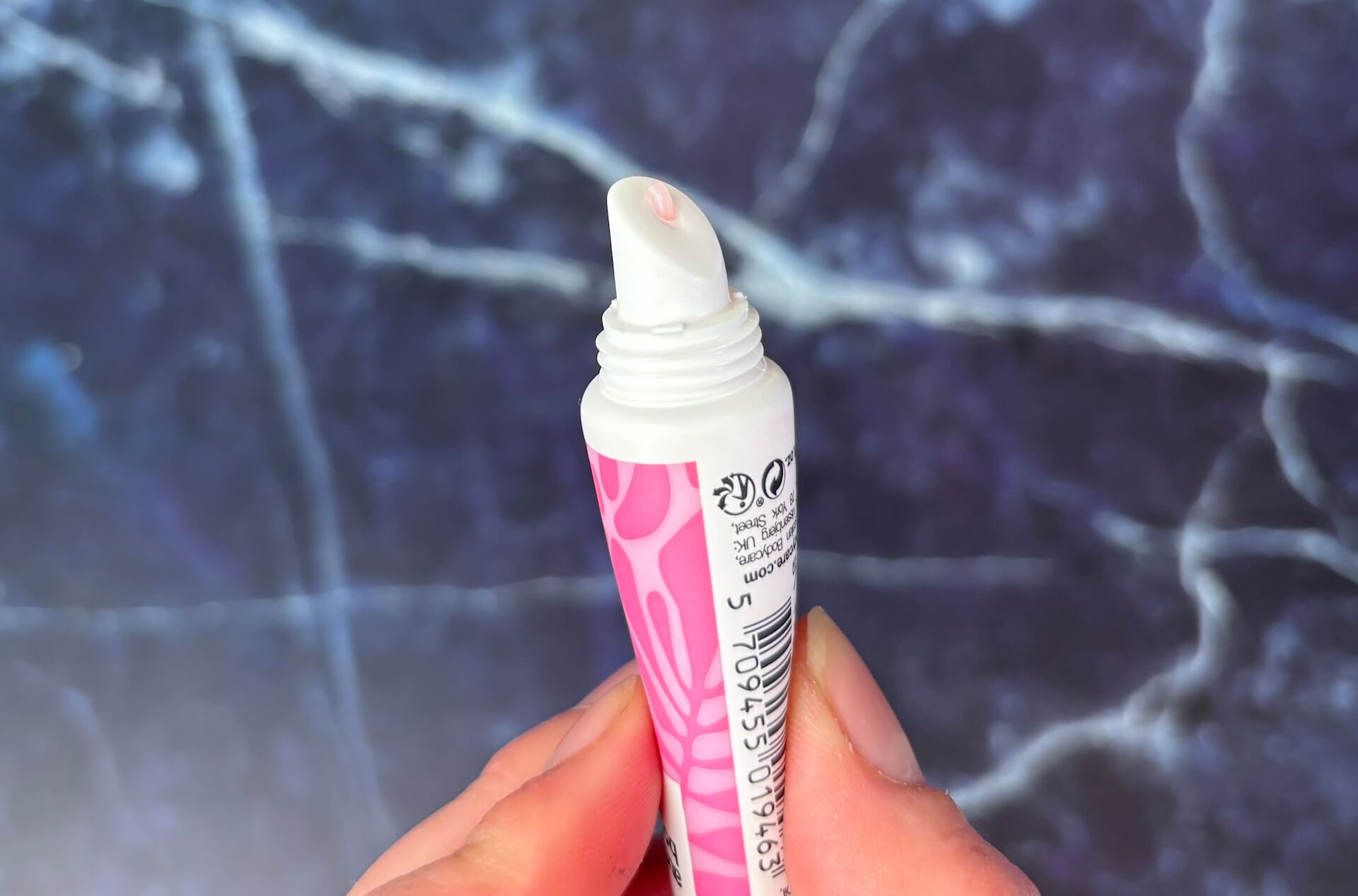Australian Bodycare B12 Lip Balm trykket ud