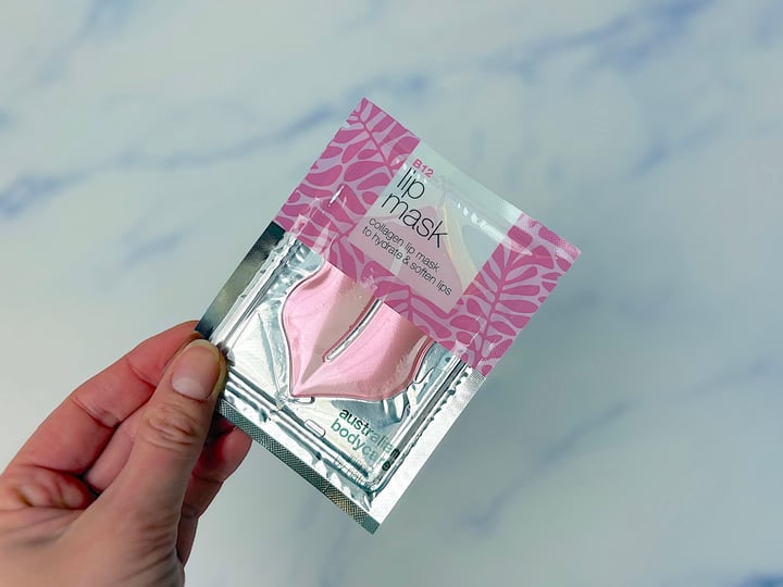 Australian Bodycare B12 Lip Mask i hånd