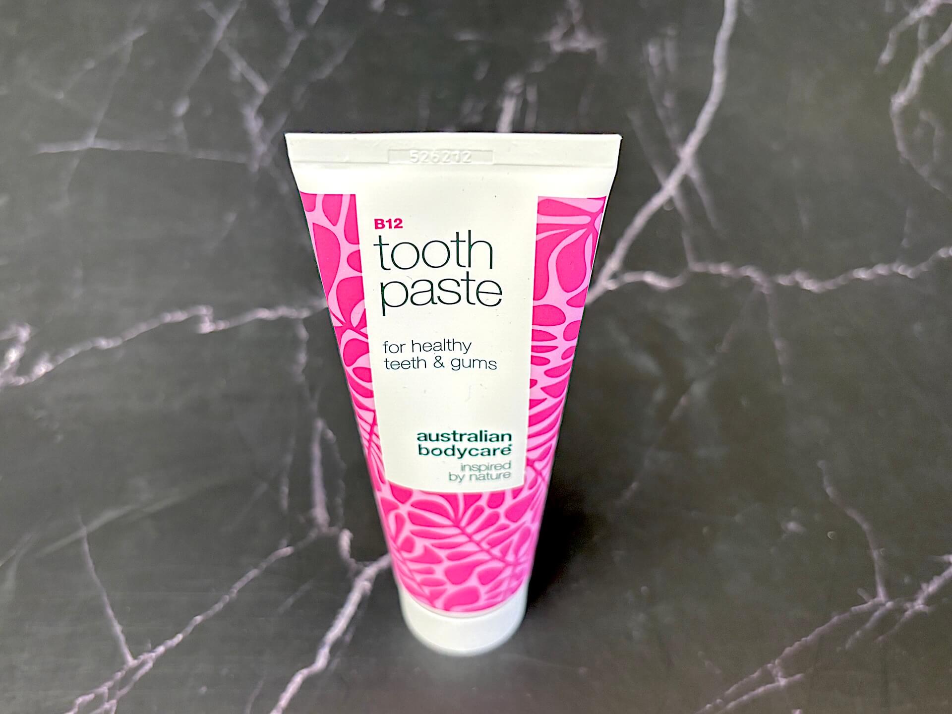 Australian Bodycare B12 Tooth Paste på bord