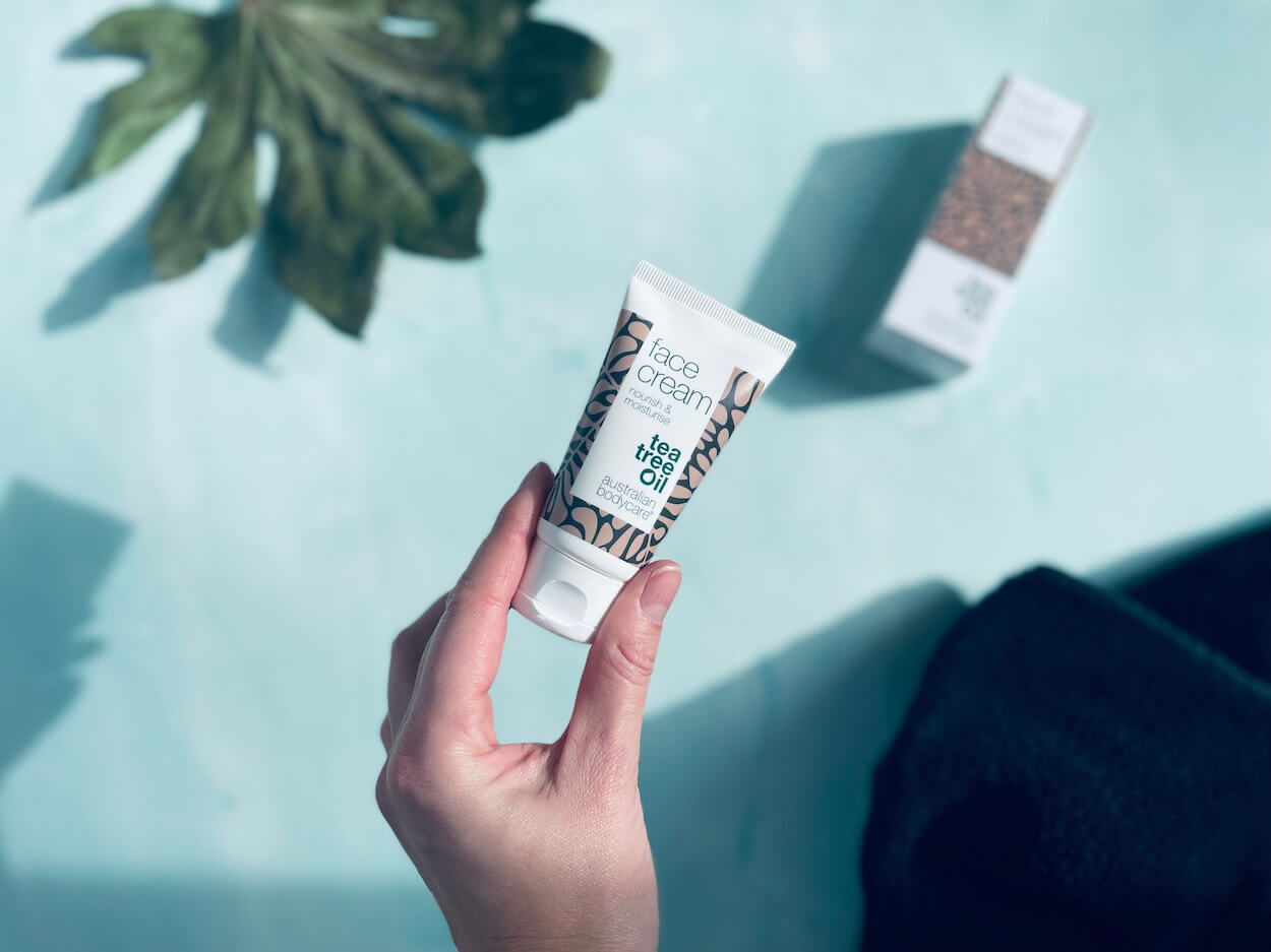 Australian Bodycare Face Cream i hånd