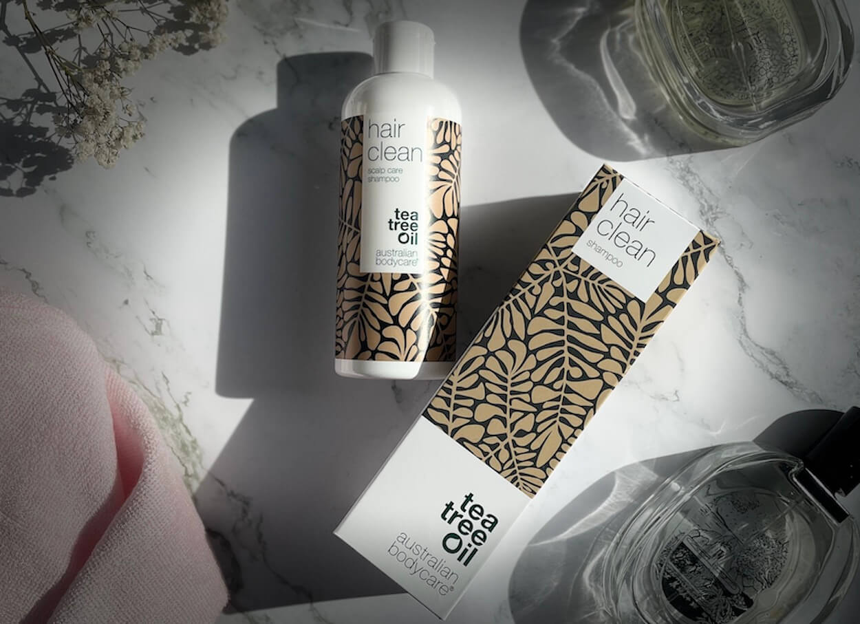 Australian Bodycare Hair Clean shampoo på et bord