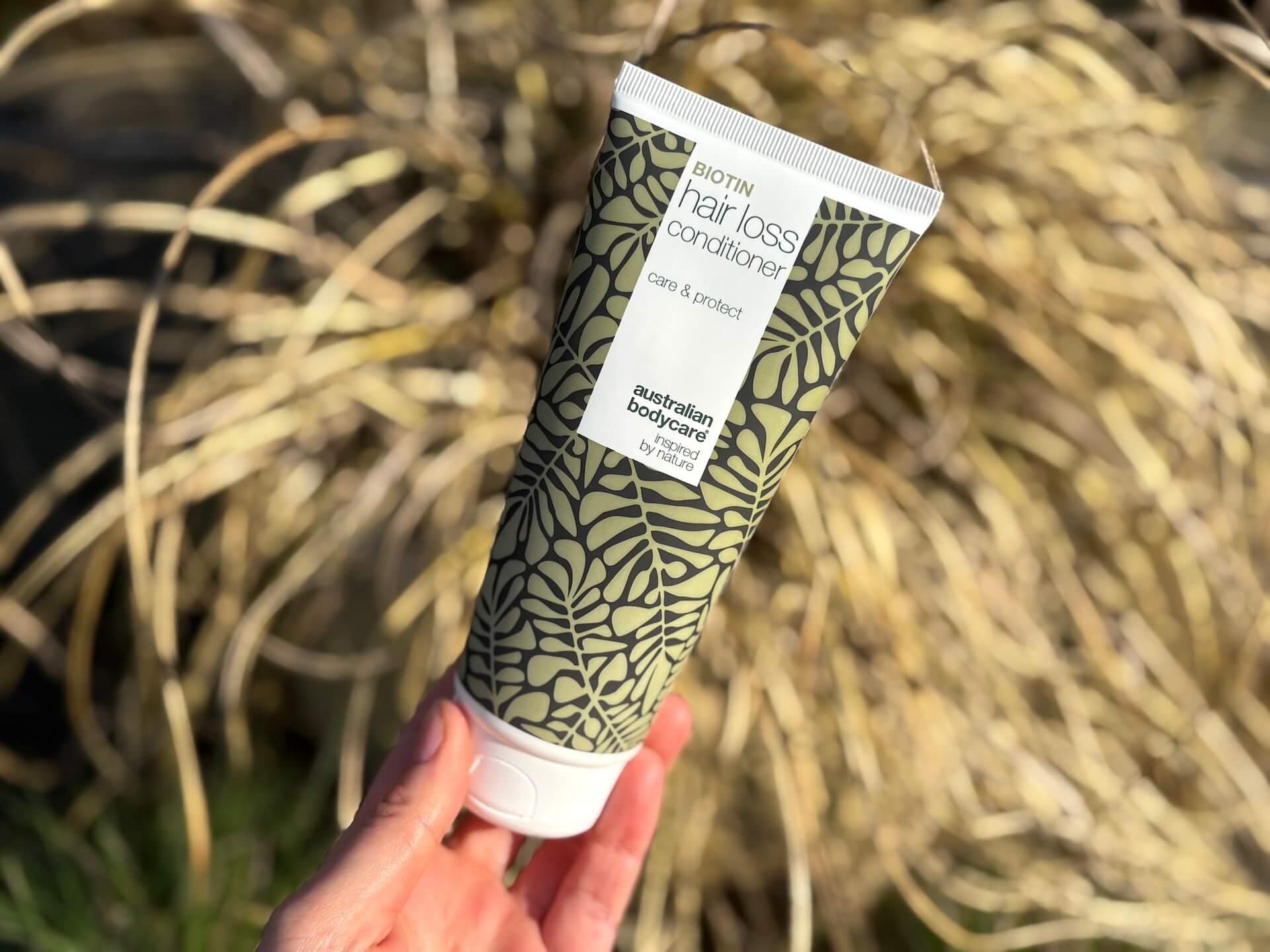 Australian Bodycare Hair Loss Conditioner i hånd