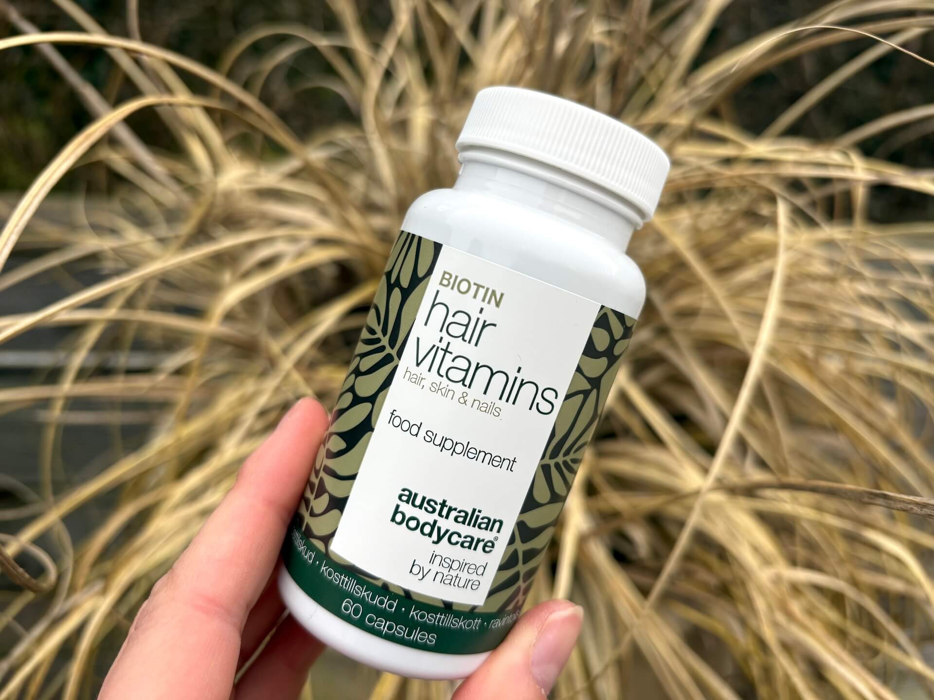 Australian Bodycare Hair Vitamins i hånd