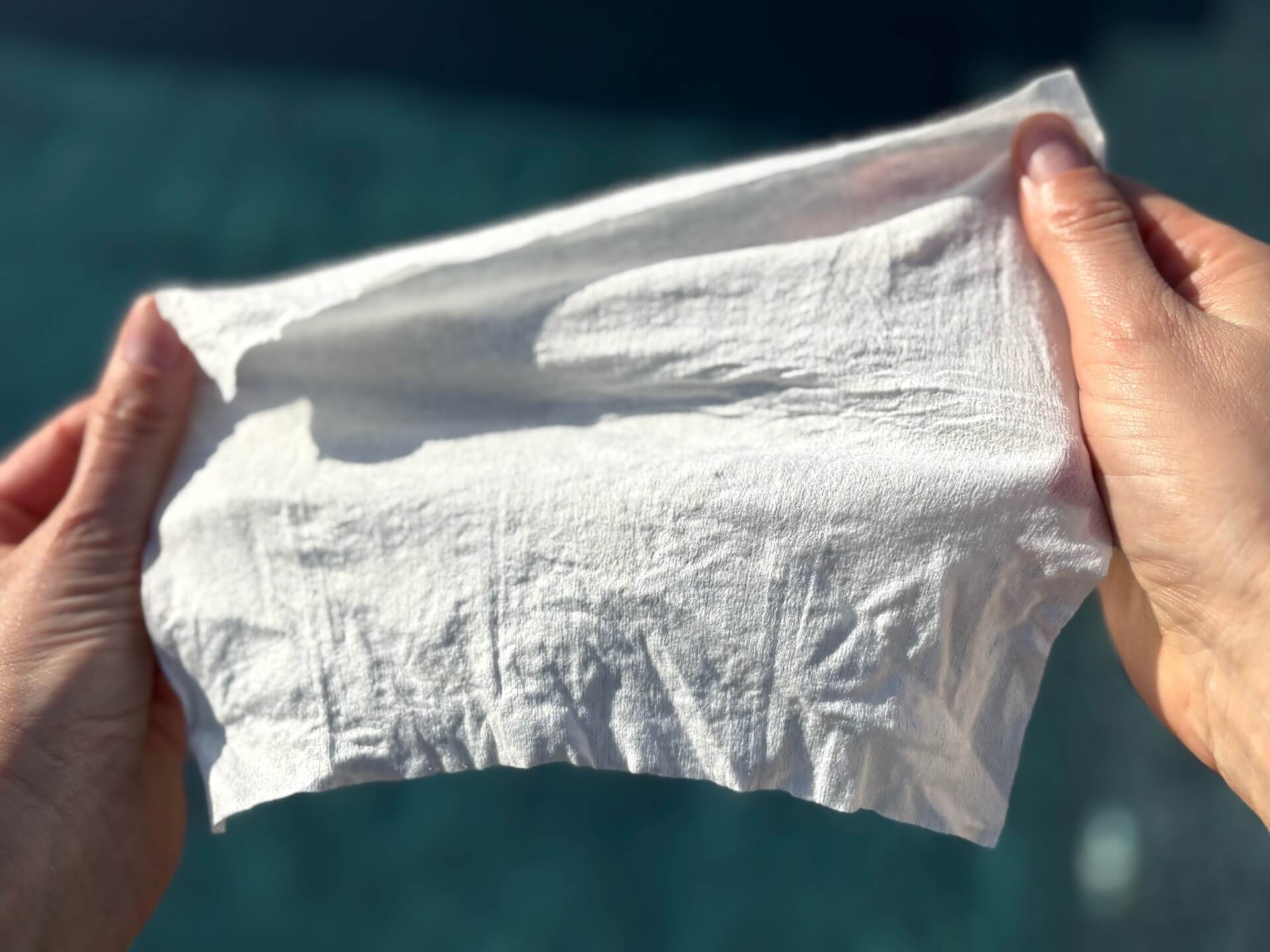 Australian Bodycare Hemp Wet Wipes foldet ud