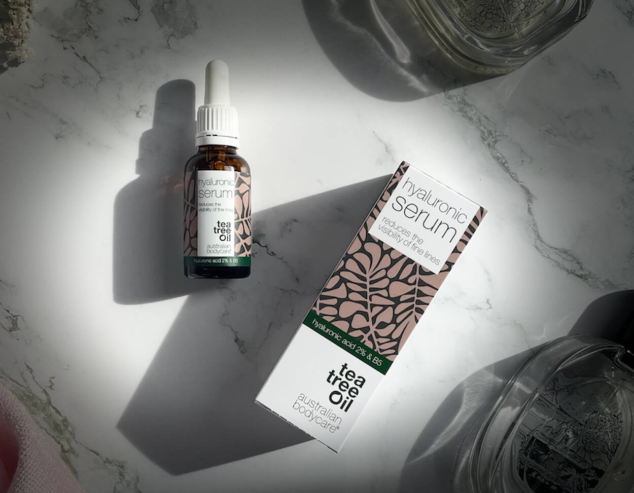 Australian Bodycare Hyaluronic Serum på bord