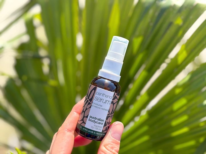 Australian Bodycare Panthenol Serum i hånd