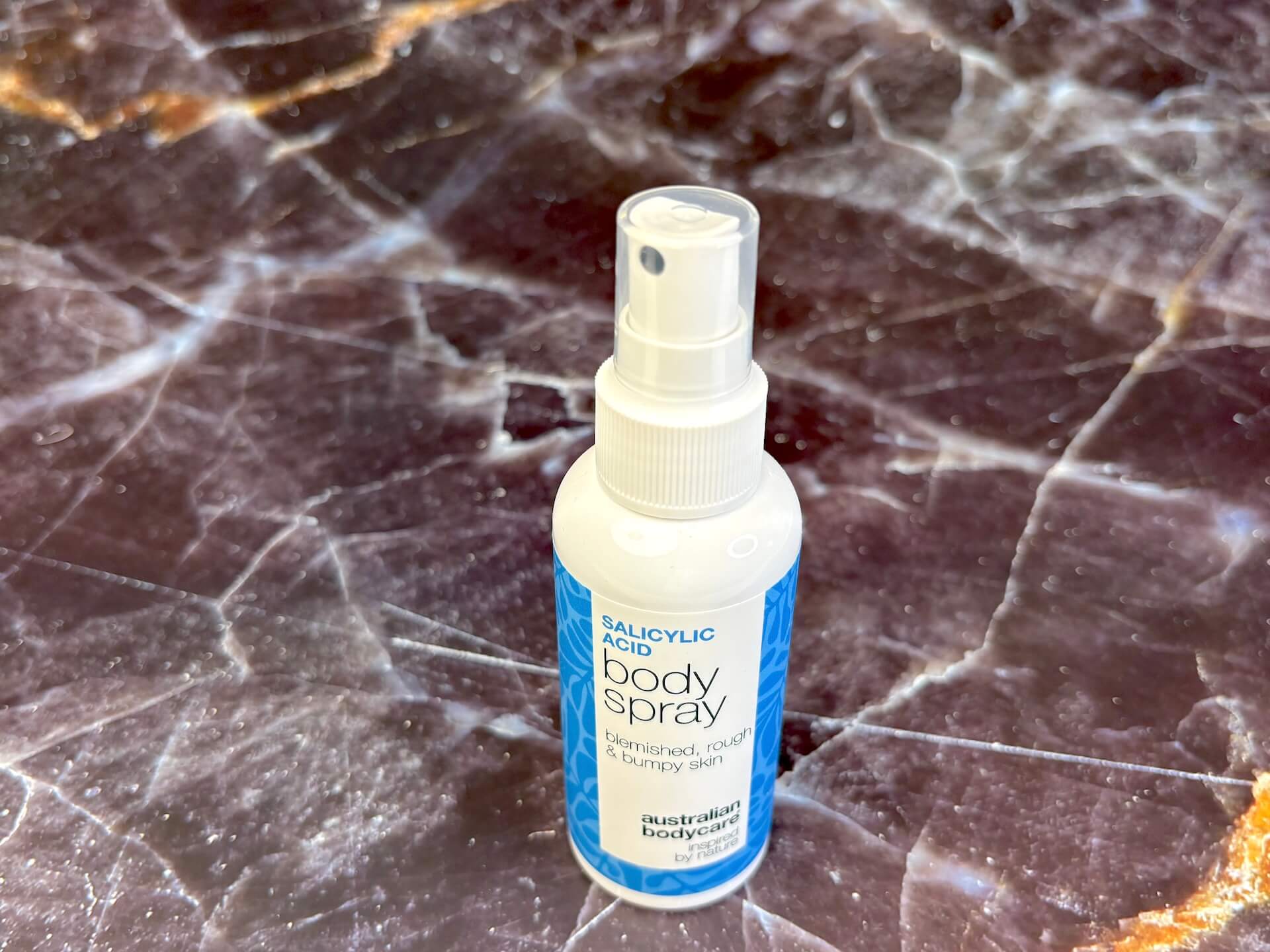 Australian Bodycare Salicylic Acid Body Spray på bord