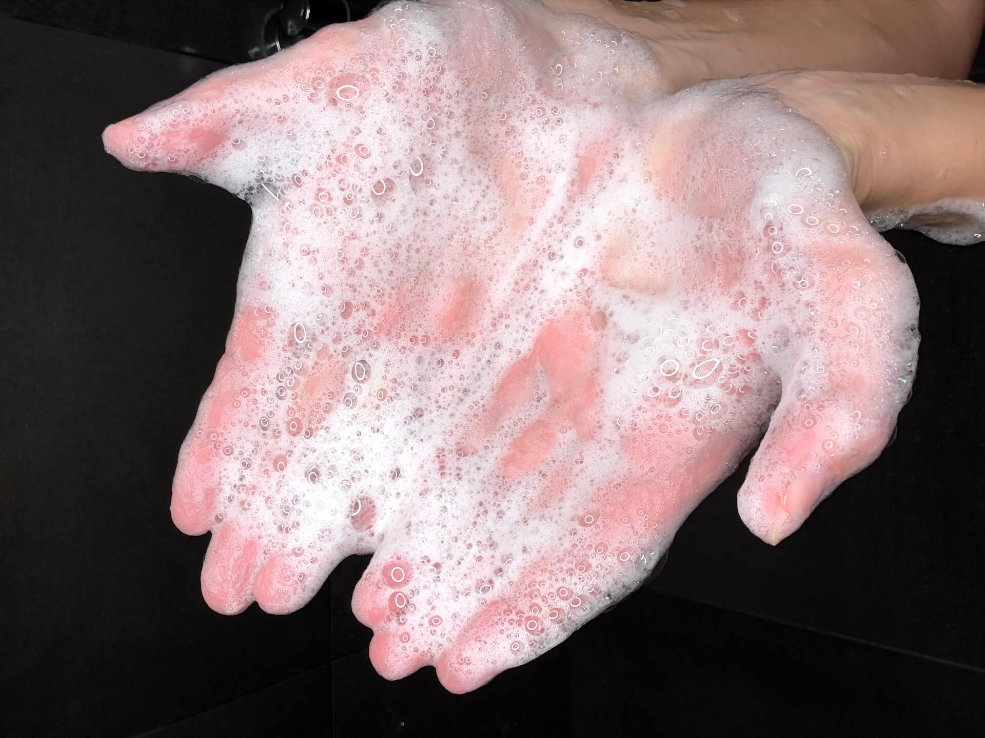 Australian Bodycare Salicylic Acid Body Wash skummet op i hånd