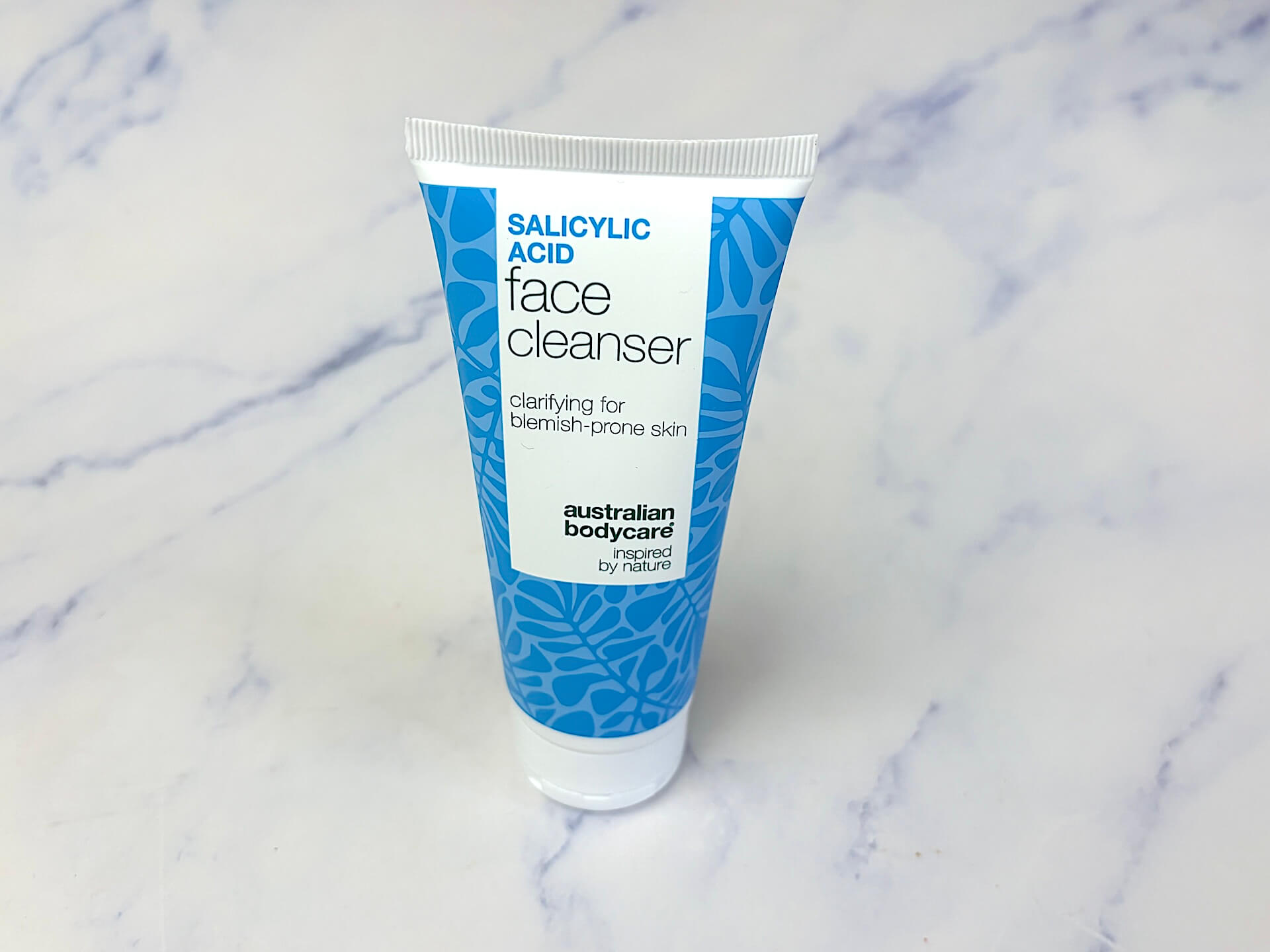 Australian Bodycare Salicylic Acid Face Cleanser på bord