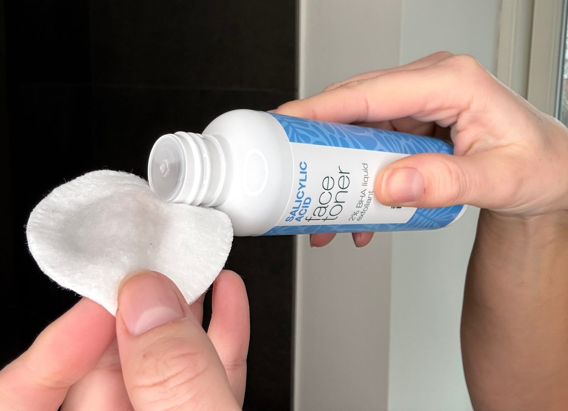 Australian Bodycare Salicylic Acid Face Toner kommes på vatrondel