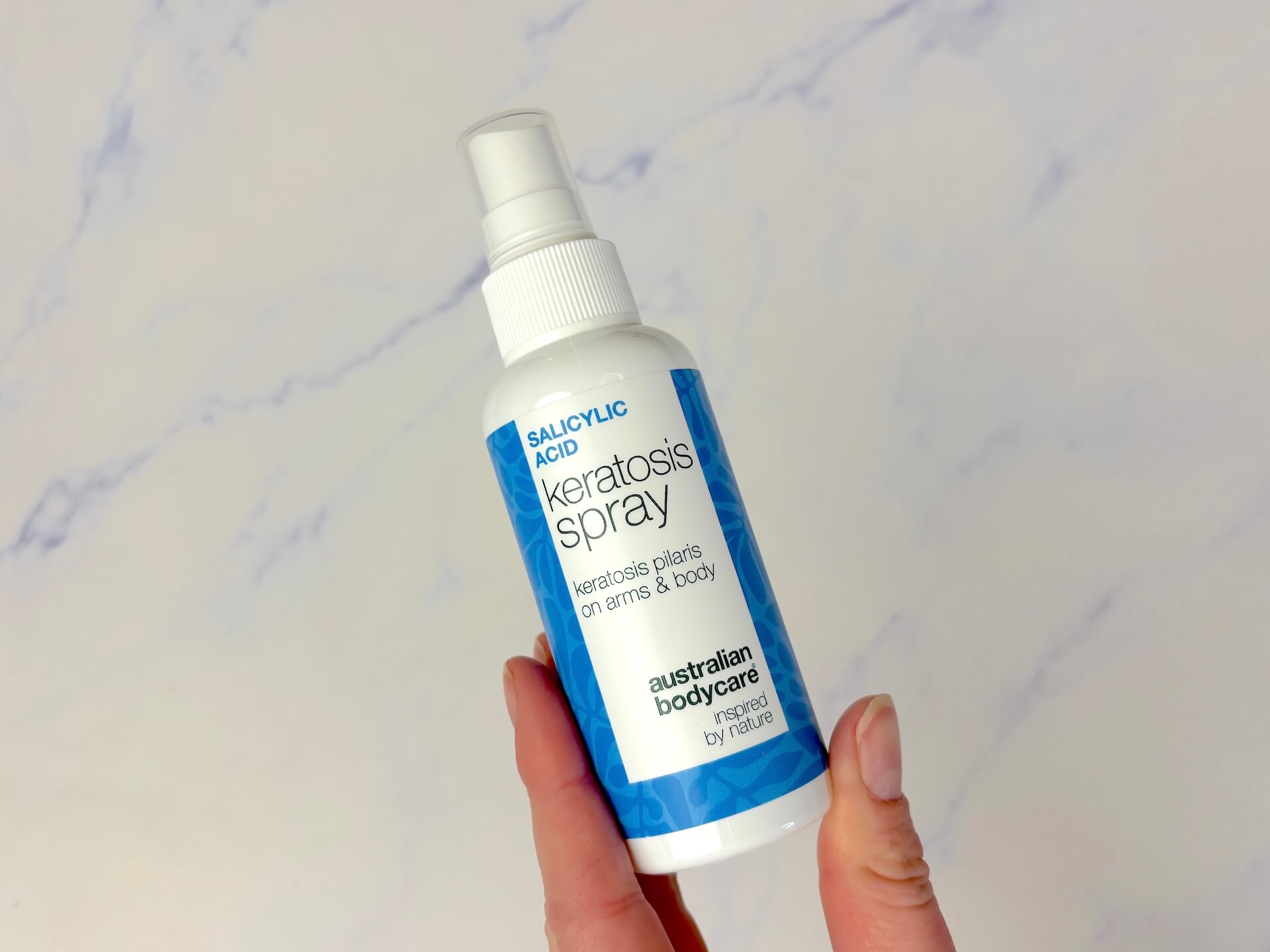 Australian Bodycare Salicylic Acid Keratosis Spray i hånd