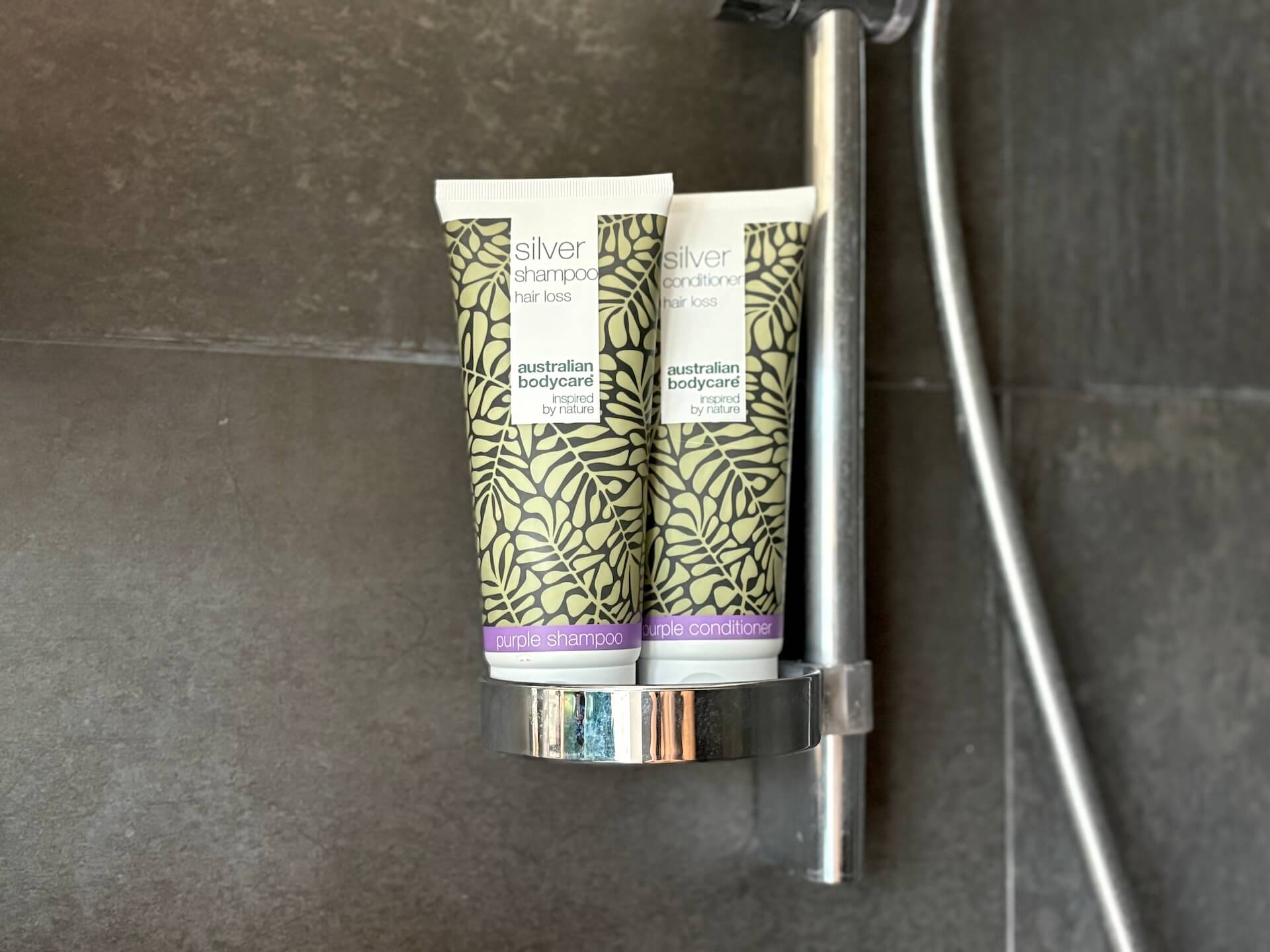 Australian Bodycare Silver Shampoo og conditioner i brusekabine