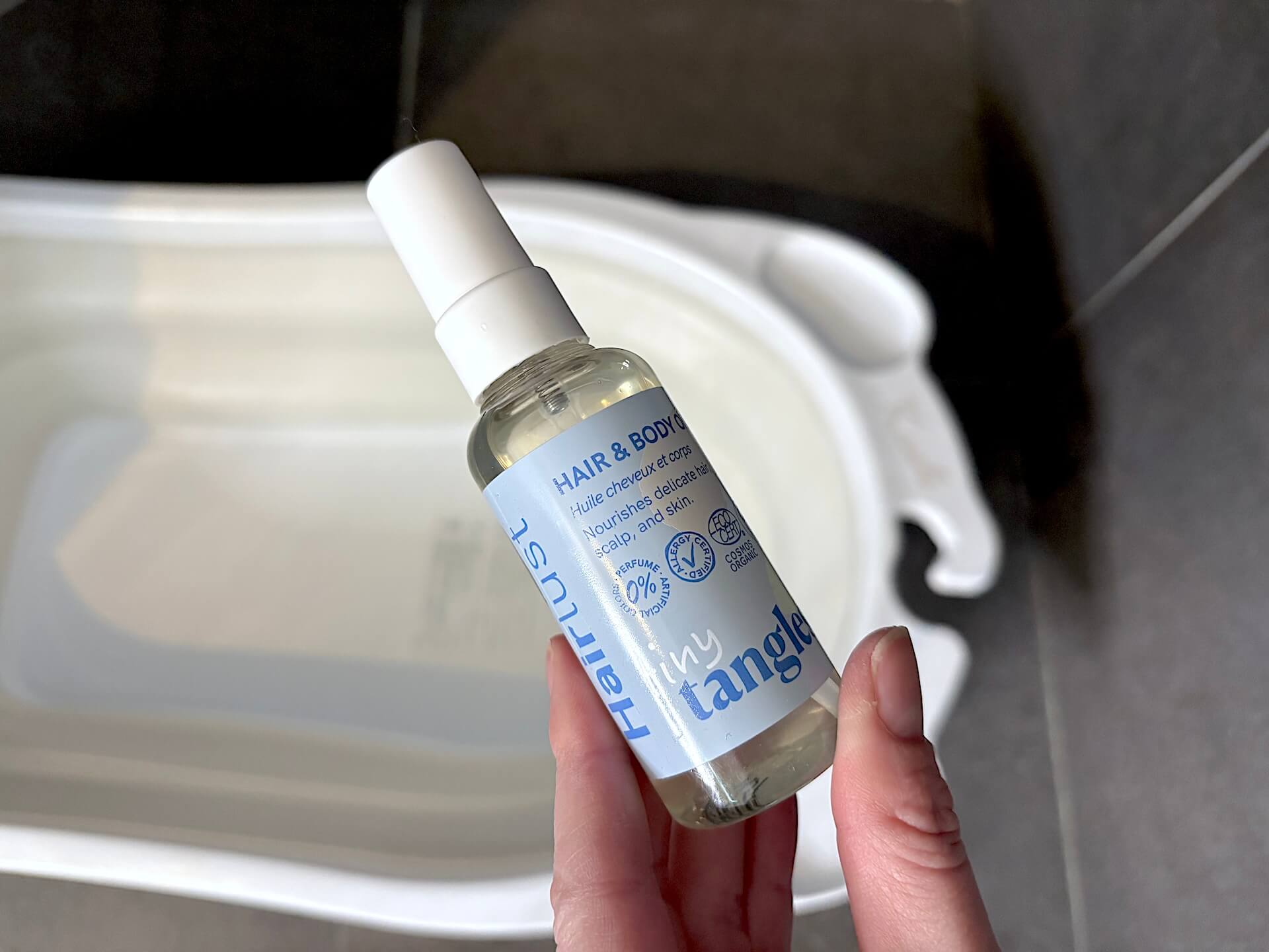 Badekar bagved Hairlust Tiny Tangles Hair & Body Oil