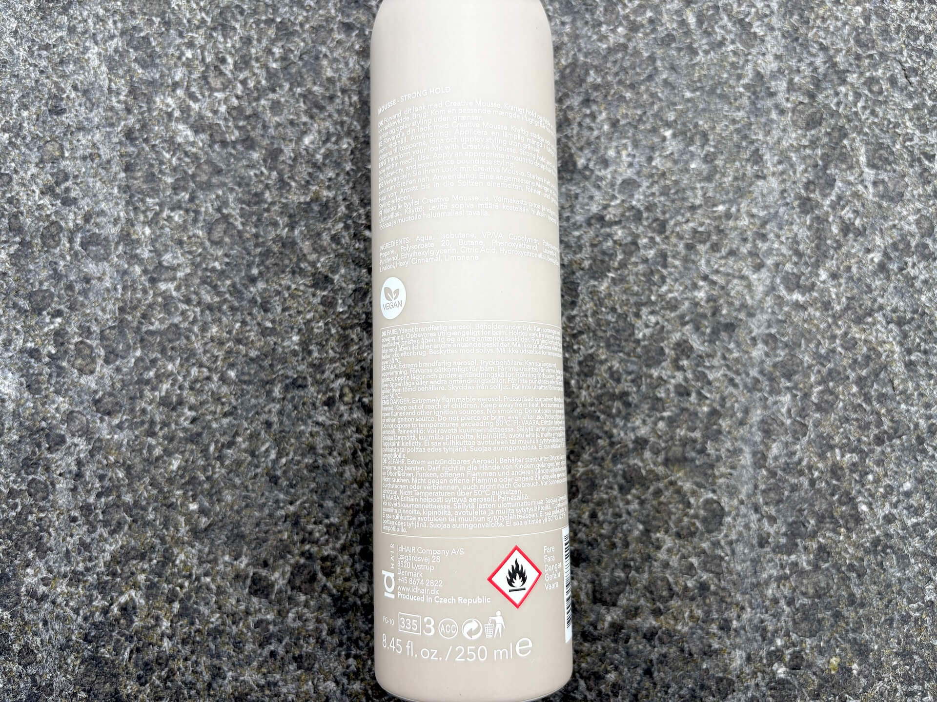 Bagside af IdHAIR Creative Mousse Strong Hold med ingredienser