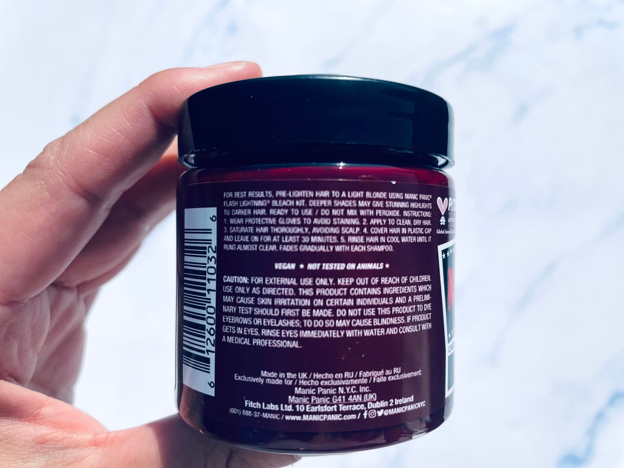 Bagside af Manic Panic Semi-Permanent Hårfarve i vampire red
