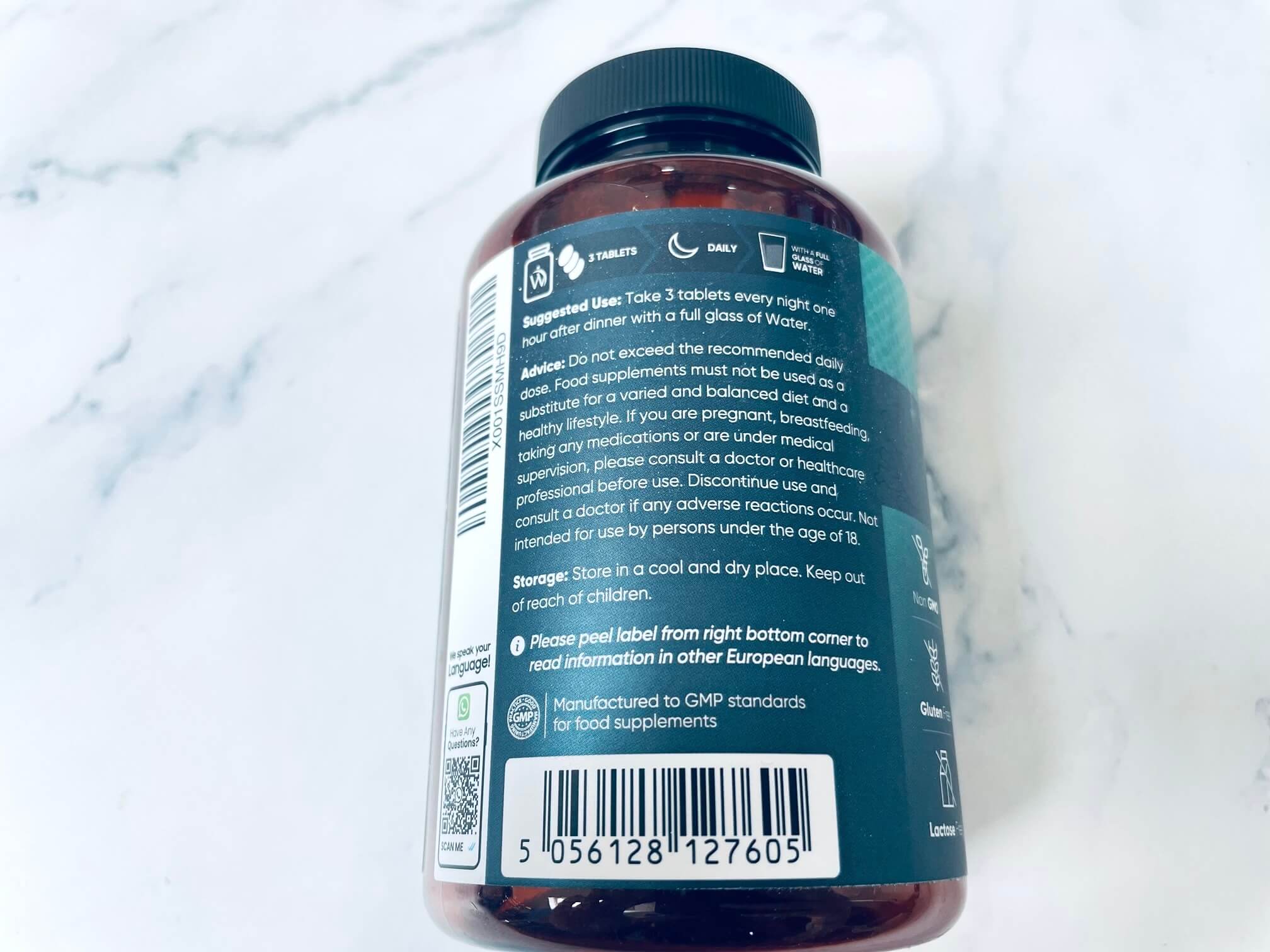 Bagside af Marine kollagen med c-vitamin på bord