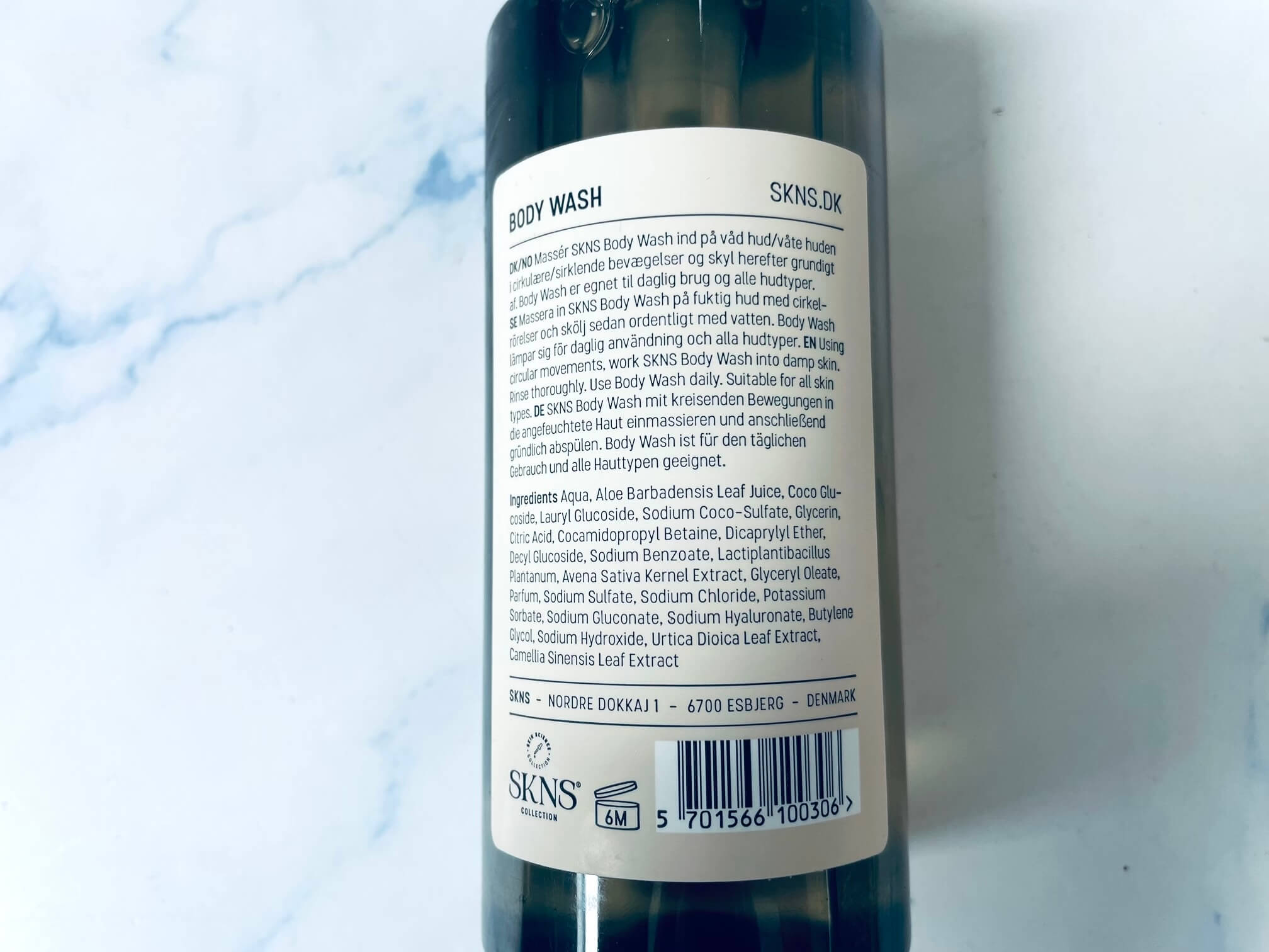 Bagside af SKNS Body Wash