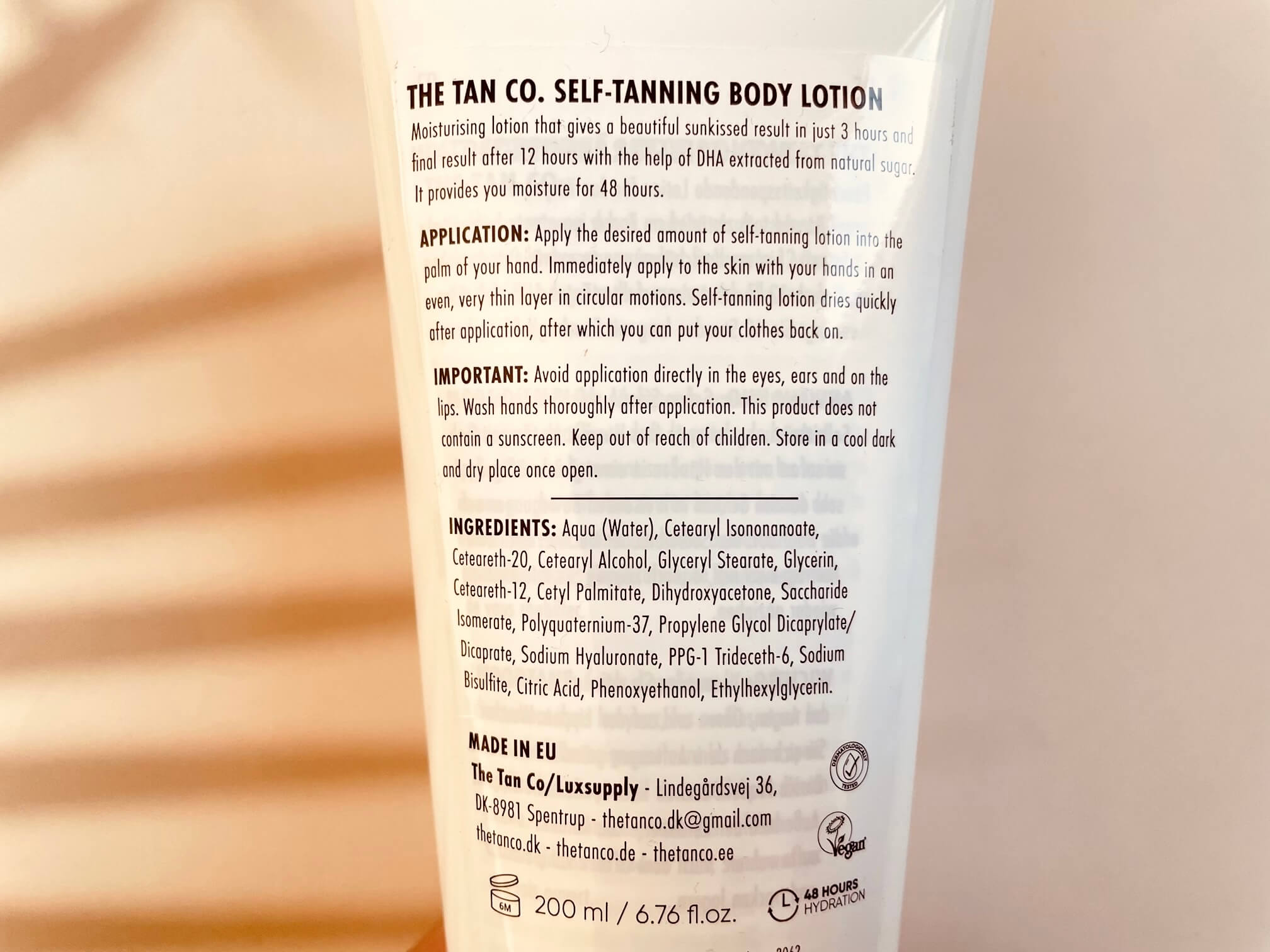Bagside af The Tan Co Self tanning bodylotion med brugsanvisning