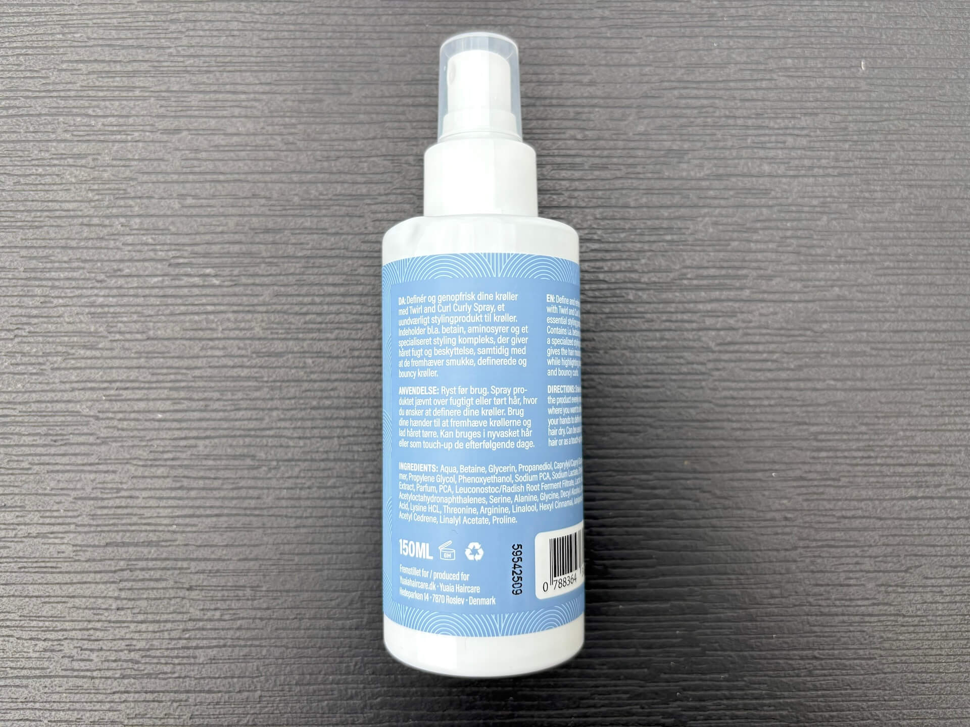 Bagside af Yuaia Haircare Twirl and Curl Curly Spray