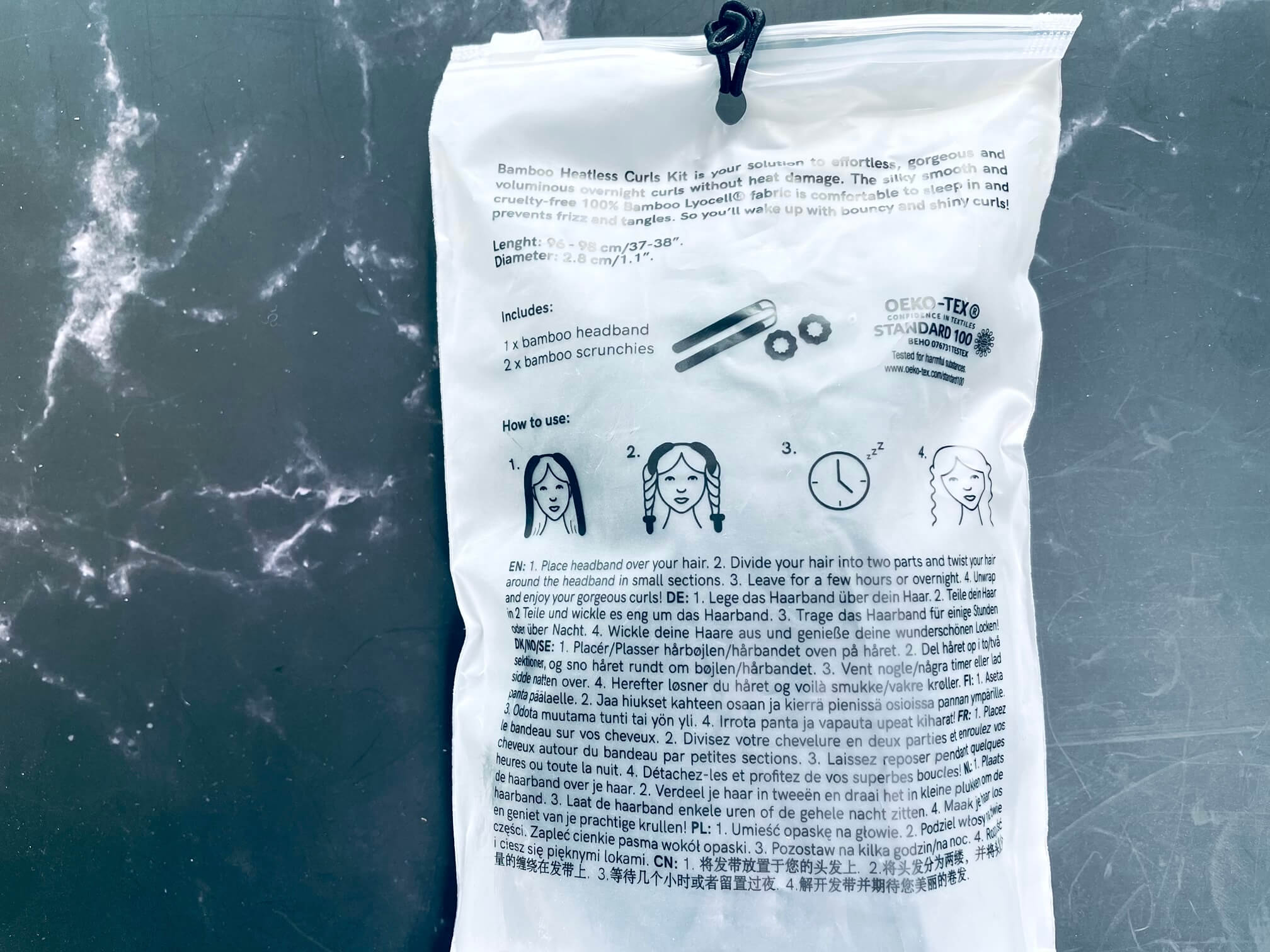 Bagside med instrukser på heatless curls