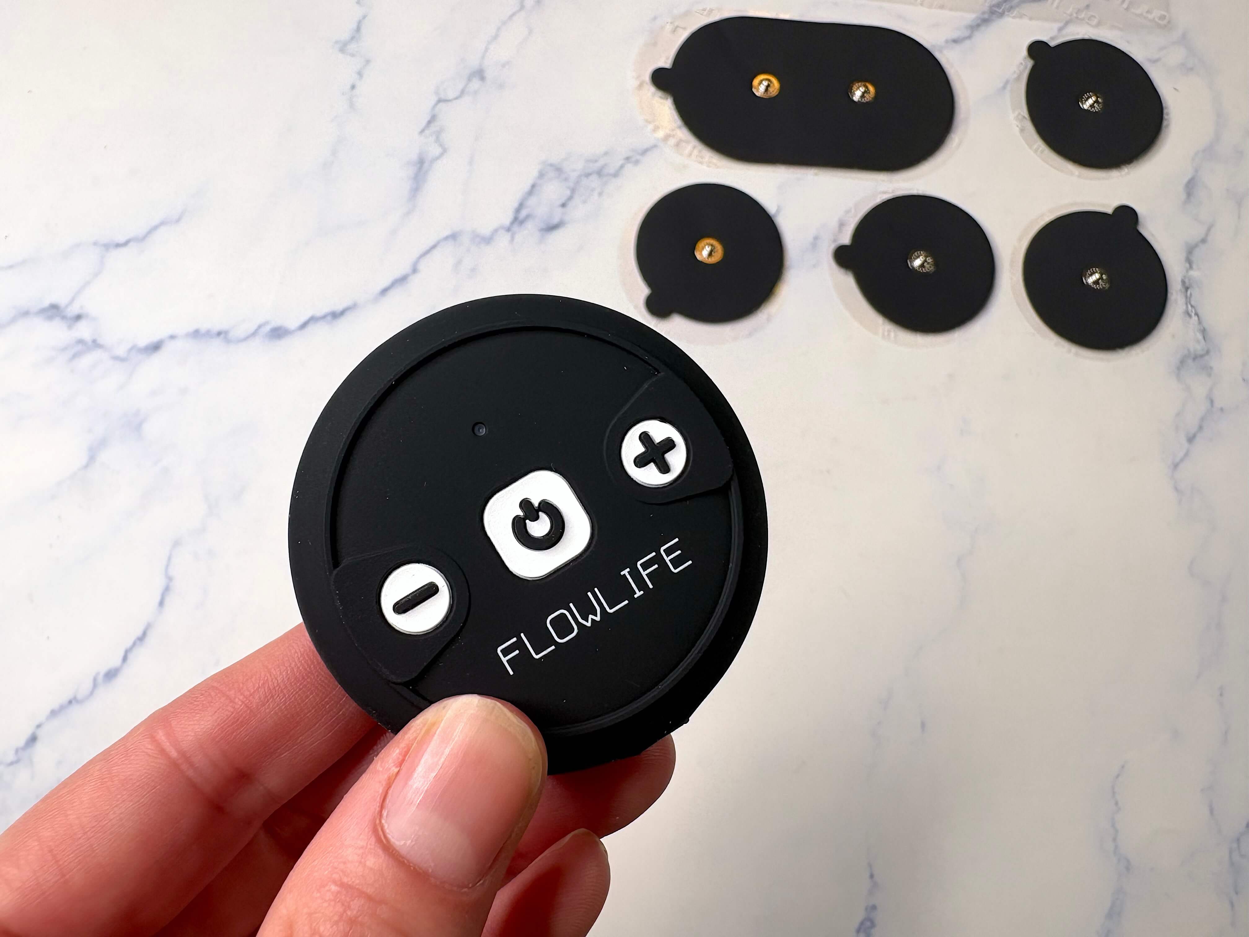 Batteri til Flowlife Flowtens Connect i hånd