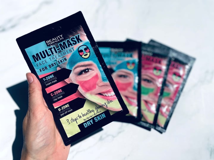 Beauty Formulas ansigtsmaske i hånd