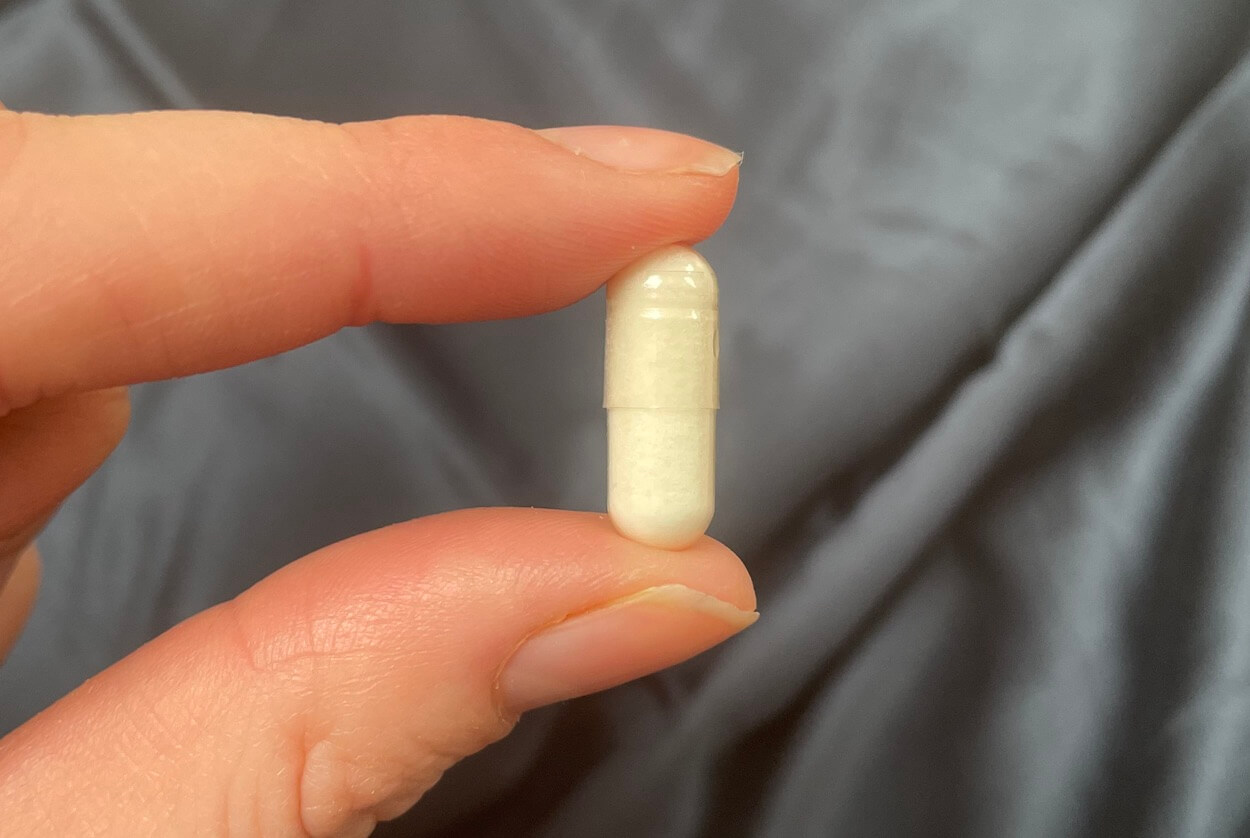 Bio Cultures tablet mellem to fingre