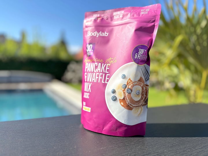 Bodylab American Style Protein Pancake & Waffle Mix Classic på bord i have