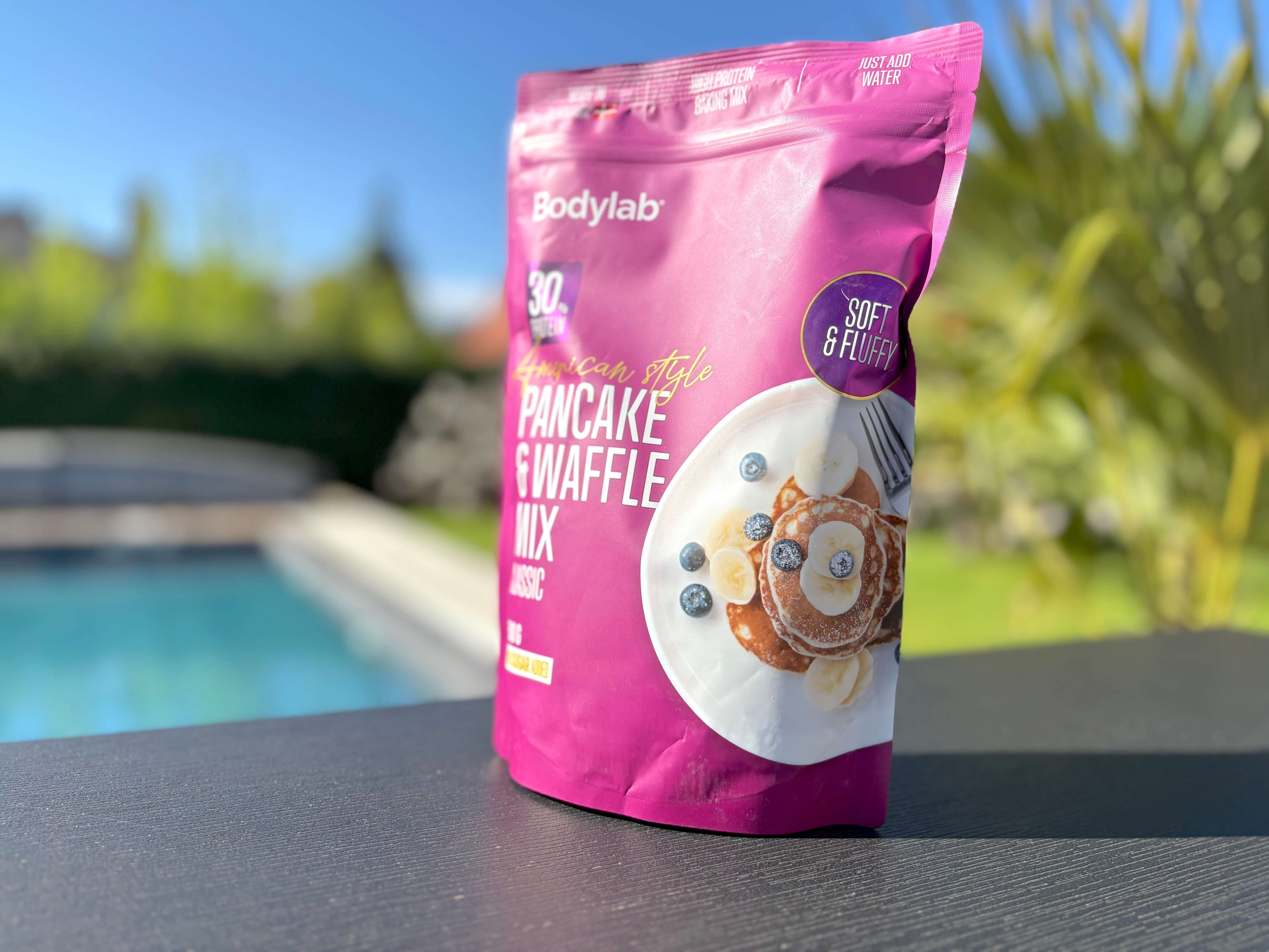 Bodylab American Style Protein Pancake & Waffle Mix Classic på bord i have
