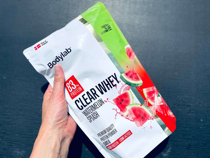 Bodylab Clear Whey i hånd 