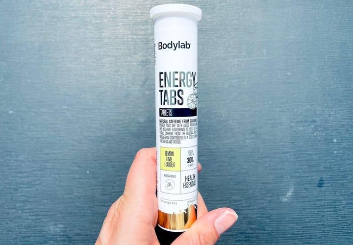 Bodylab Energy Tabs i hånd