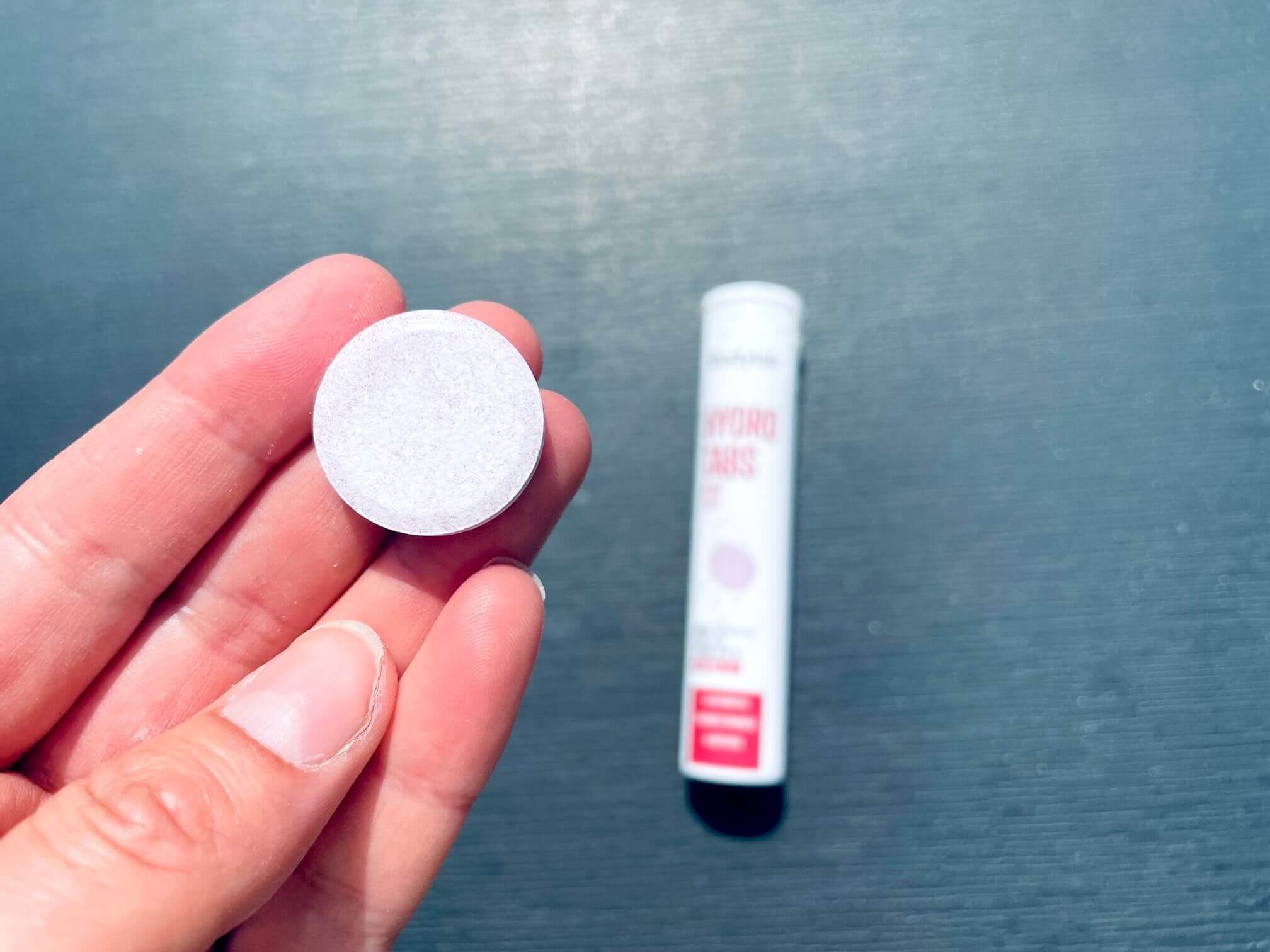 Bodylab Hydro Tabs tablet i hånd