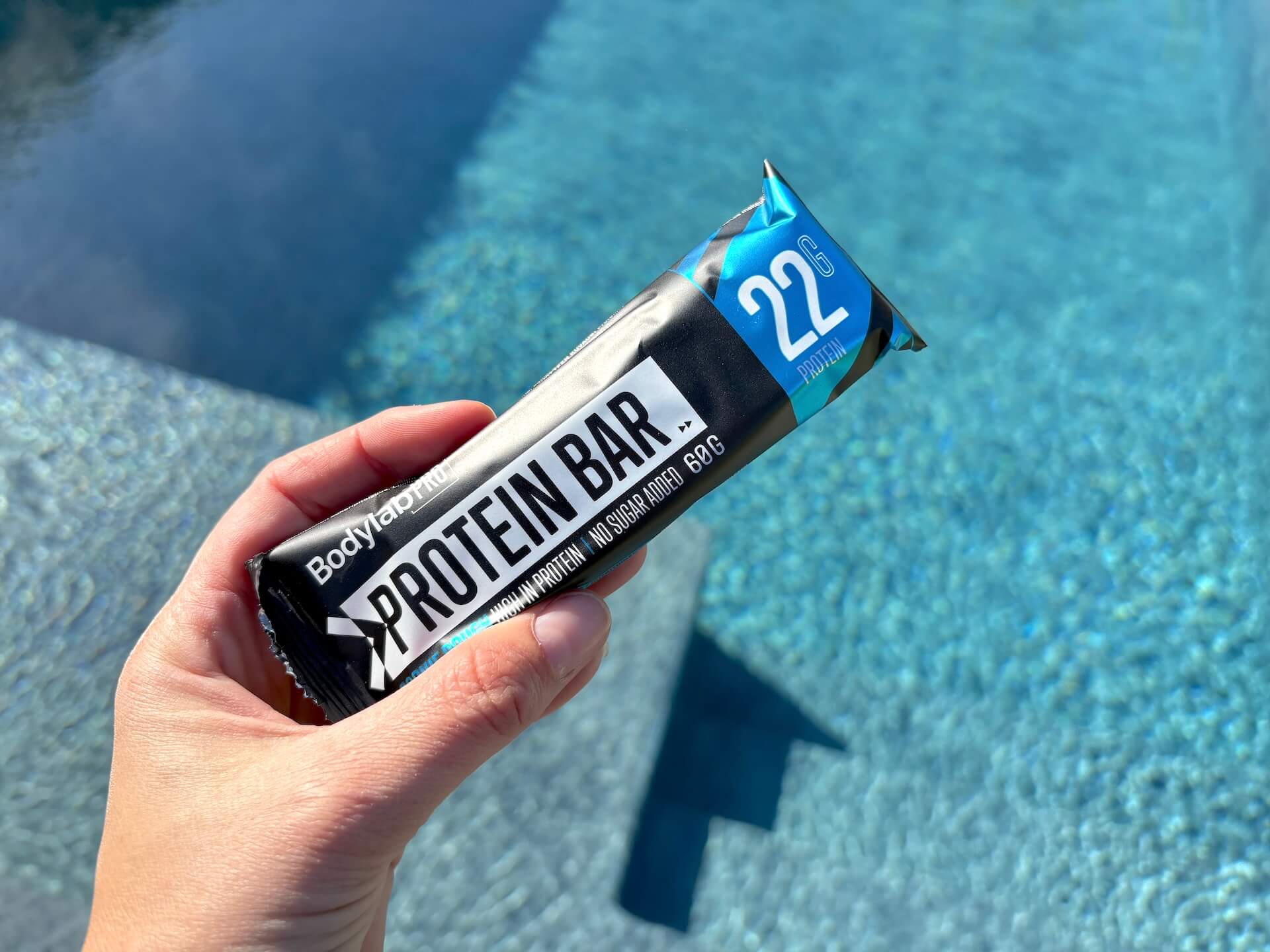 Bodylab PRO Protein Bar i hånd