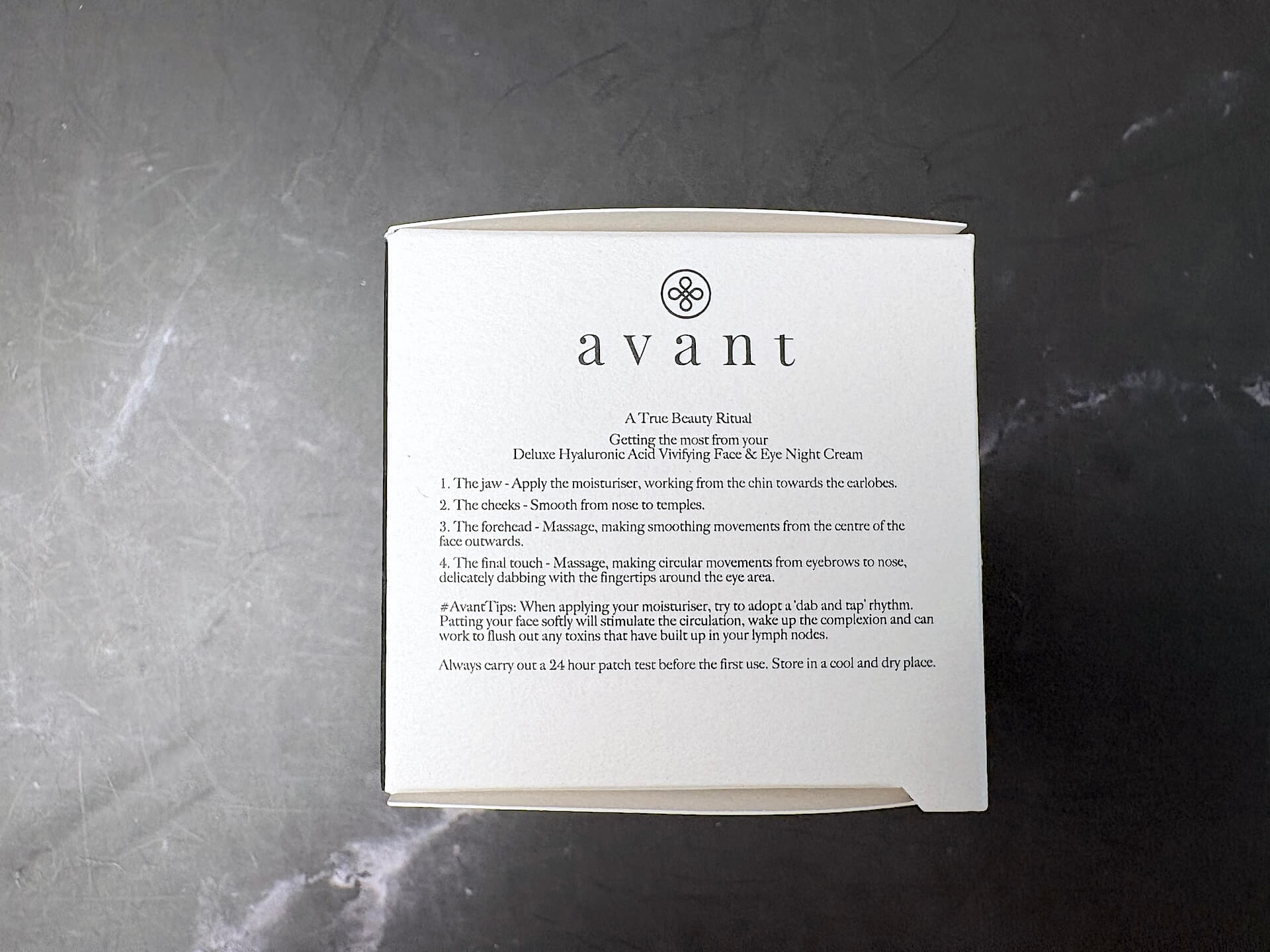 Brug af Avant Skincare Deluxe Hyaluronic Acid Vivifying Face & Eye Night Cream