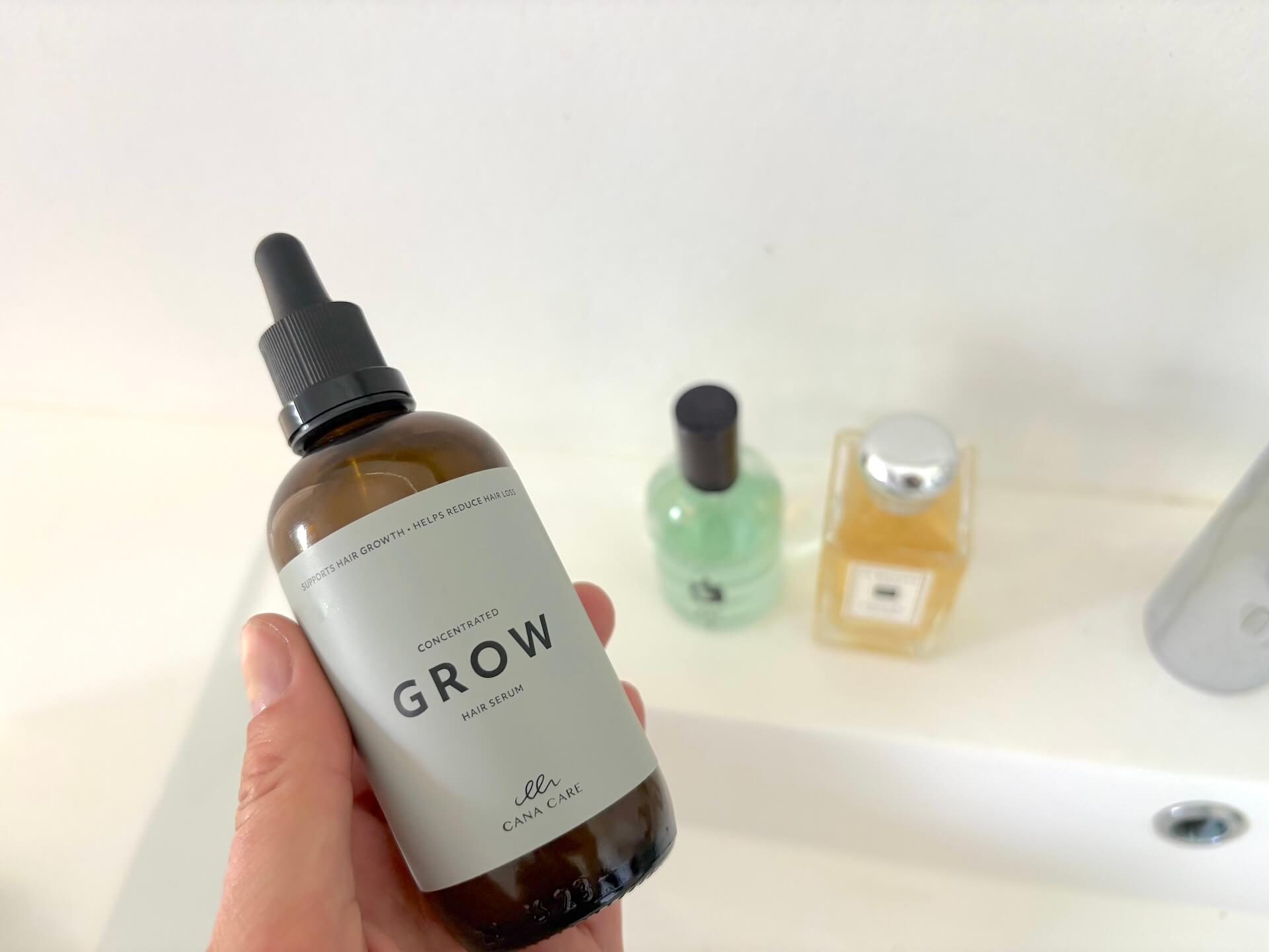 Cana Care GROW hårvækstserum i hånd over håndvask