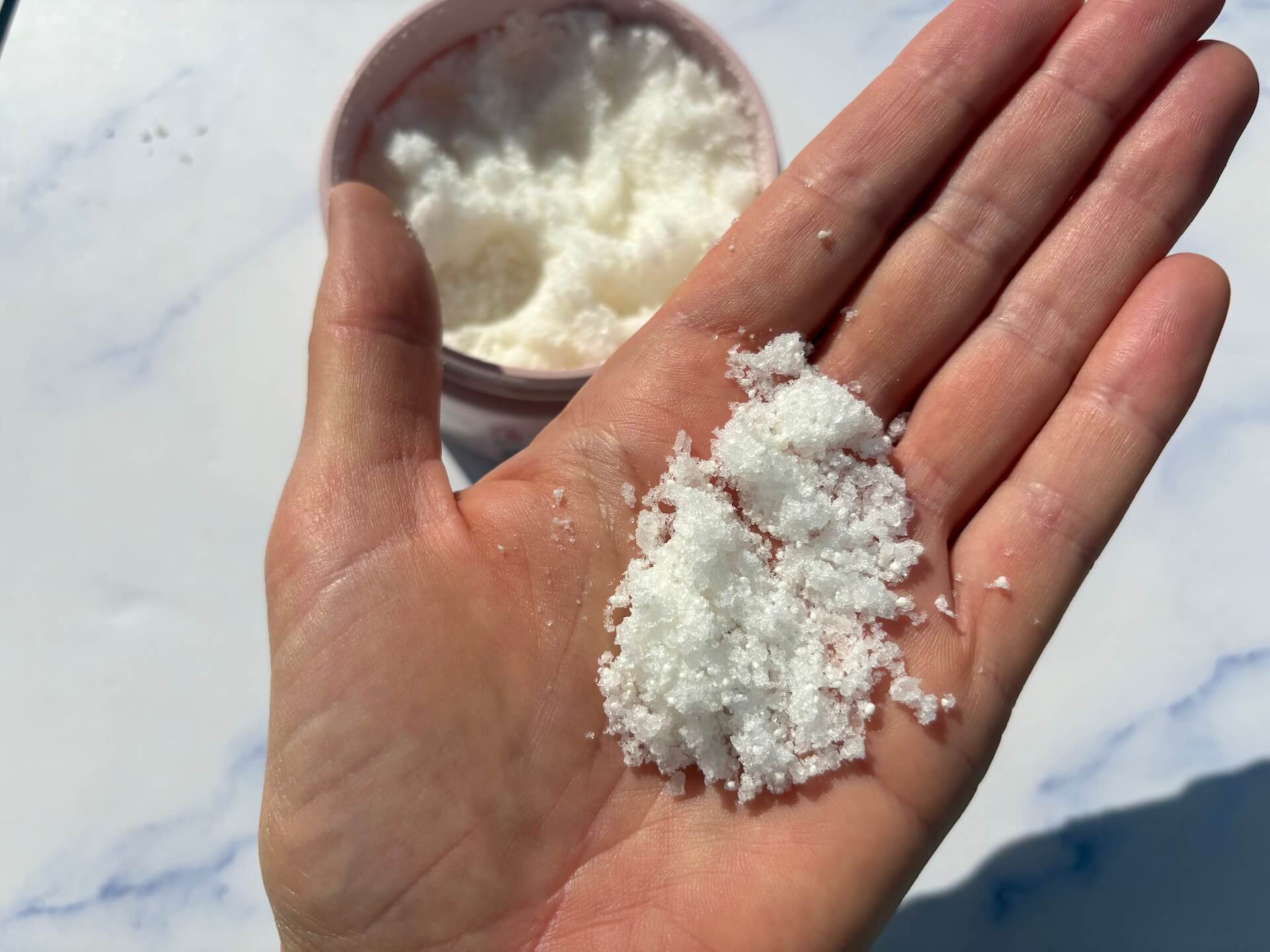 Cana Care RELIEF Bath Salt i håndflade