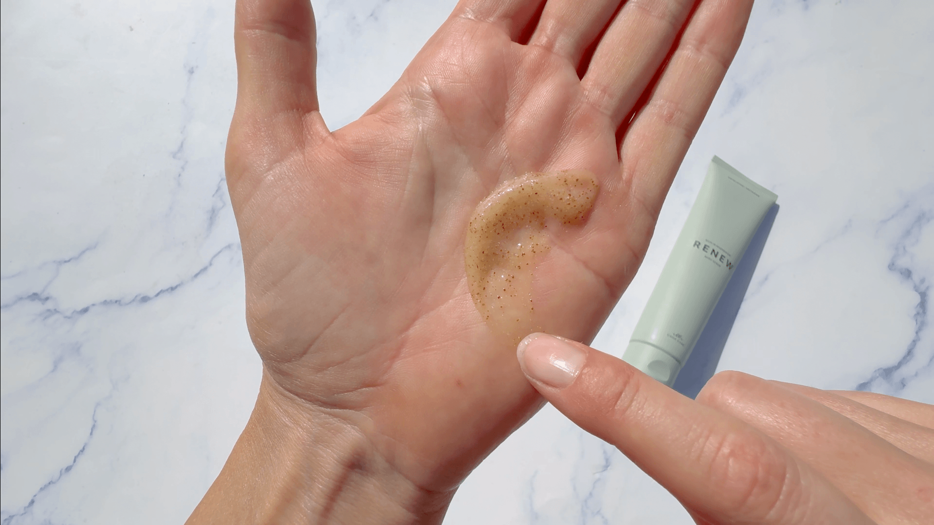 Cana Care RENEW bodyscrub i håndflade