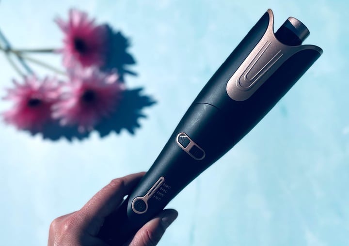 Comforth Curler Pro automatisk krøllejern i hånd